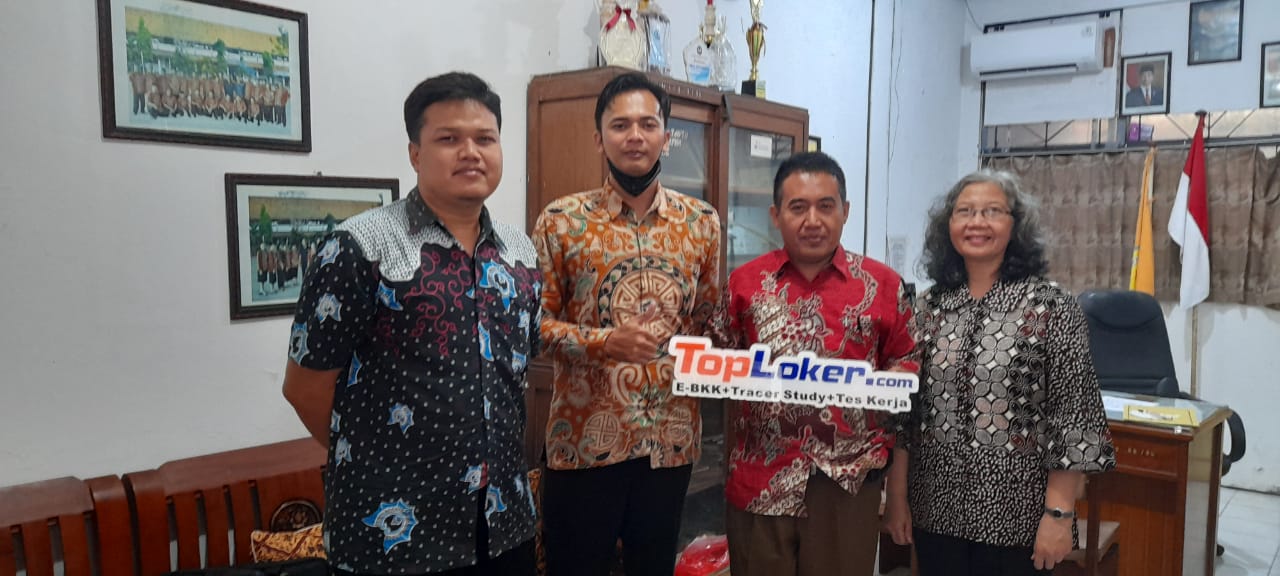 Penandatanganan MOU Kerjasama PT Bisnis Digital Ekonomi  dan SMK DR TJIPTO 
