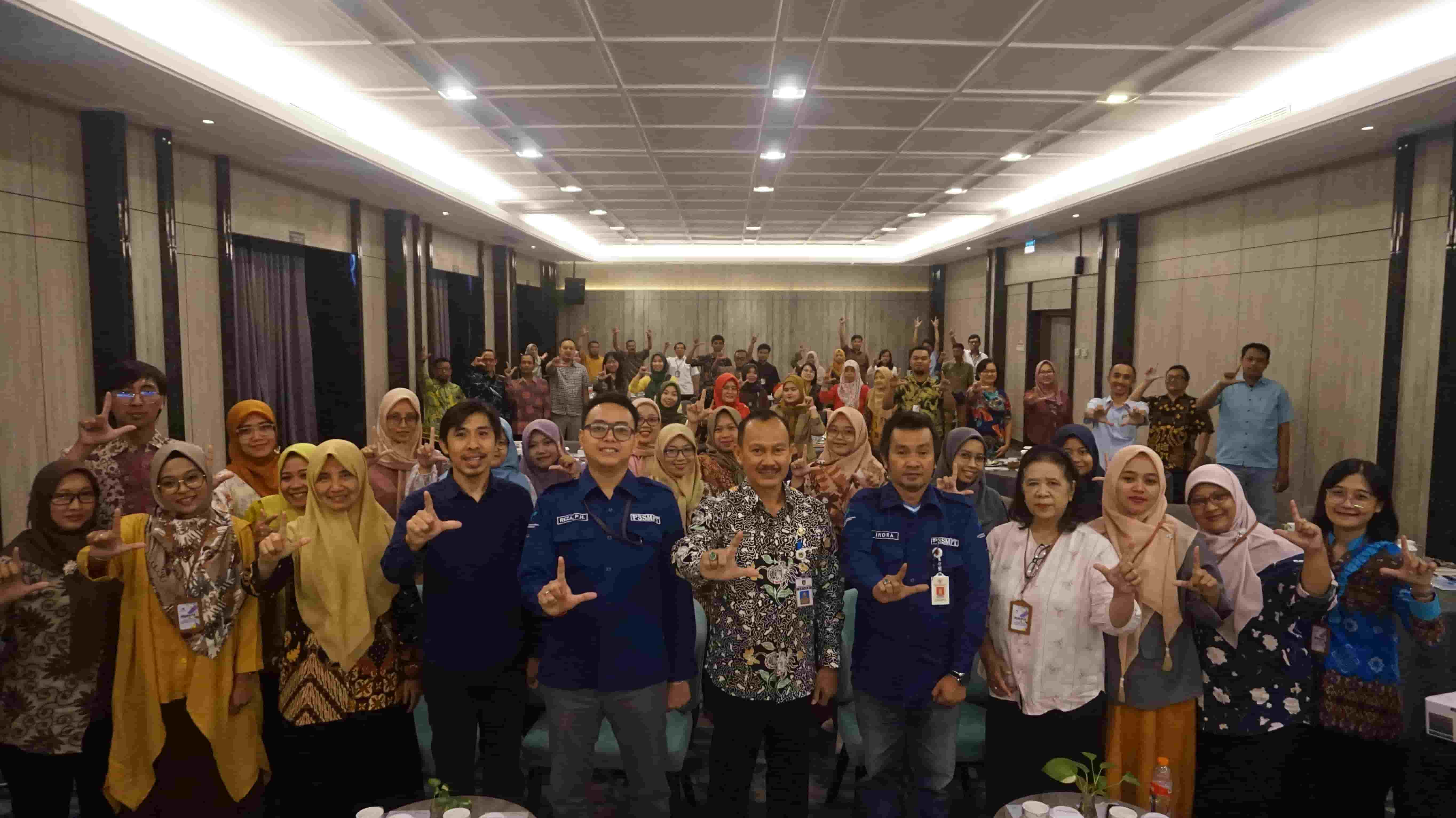 Pustakawan dari Universitas Sains dan Teknologi Komputer Mengikuti Bimtek Pengembangan Perpustakaan Perguruan Tinggi di Surakarta