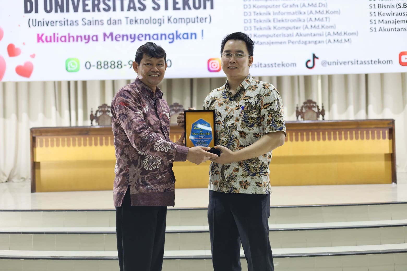 Rekor Lagi-Lagi Kunjungan SMKN 1 Leuwimunding ke Universitas Sains dan Teknologi Komputer Semarang