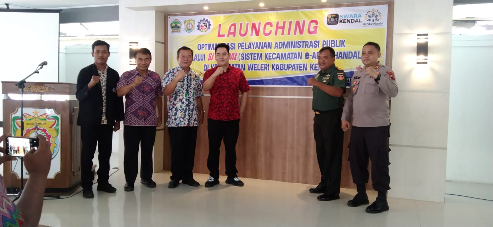 REKTOR UNIVERSITAS SAINS DAN TEKNOLOGI KOMPUTER MENGHADIRI ACARA LAUNCHING OPTIMALISASI PELAYANAN ADMINISTRASI PUBLIK MELALUI SI KENDAL DI KECAMATAN WELERI KABUPATEN KENDAL