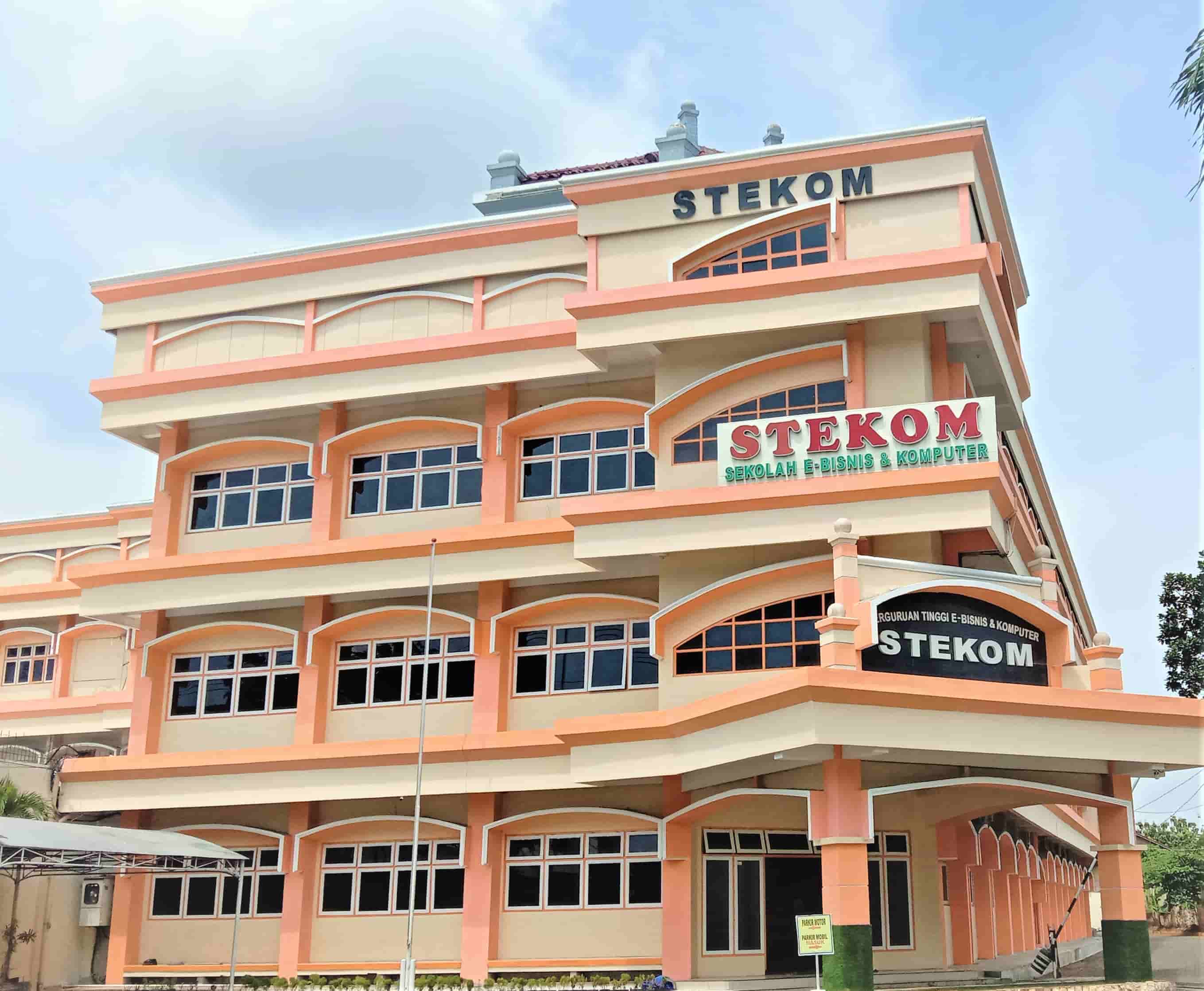 Universitas Sains dan Teknologi Komputer (Universitas STEKOM) Mendapatkan Ranking 8 di Jawa Tengah