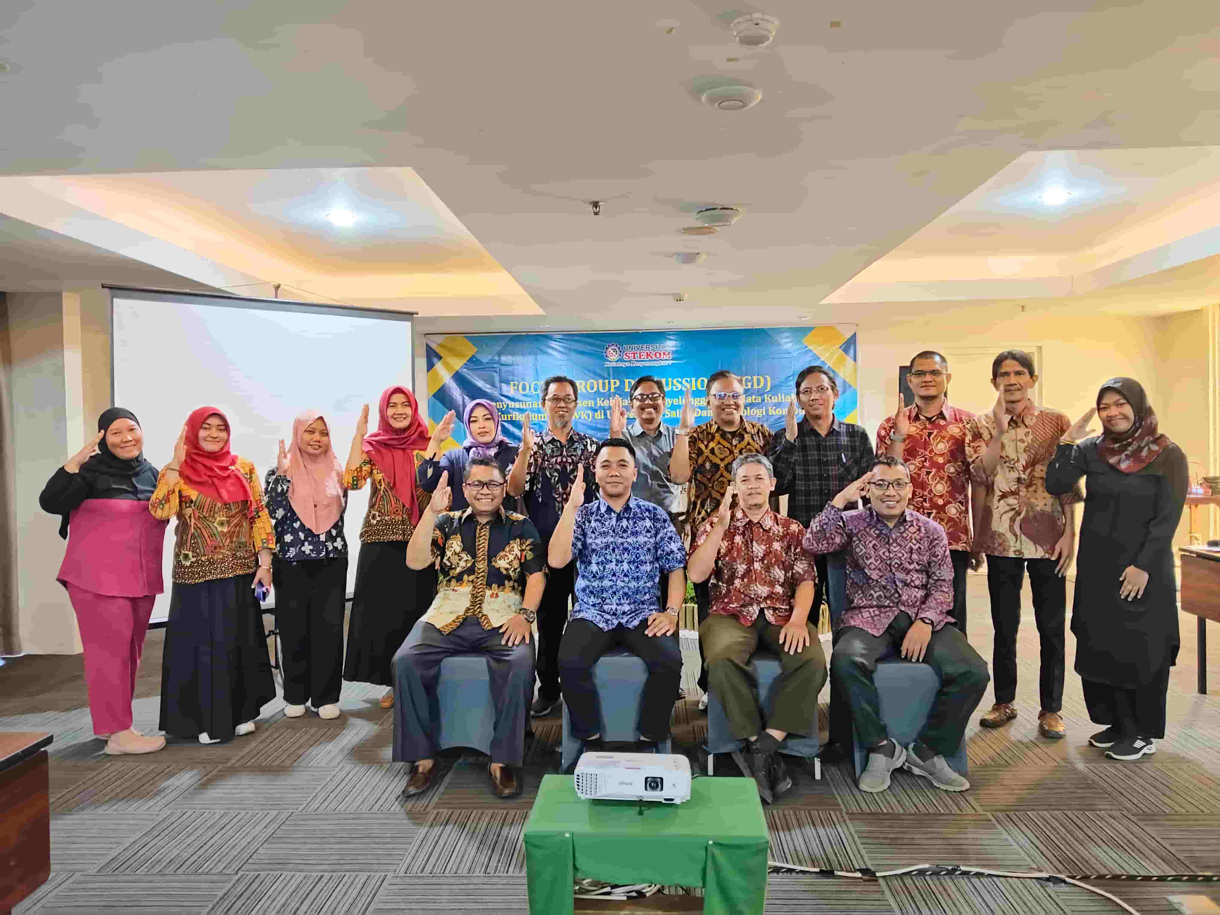 Universitas STEKOM Gelar FGD dan Workshop untuk Tingkatkan Kualitas Mata Kuliah Wajib Kurikulum Berbasis Proyek