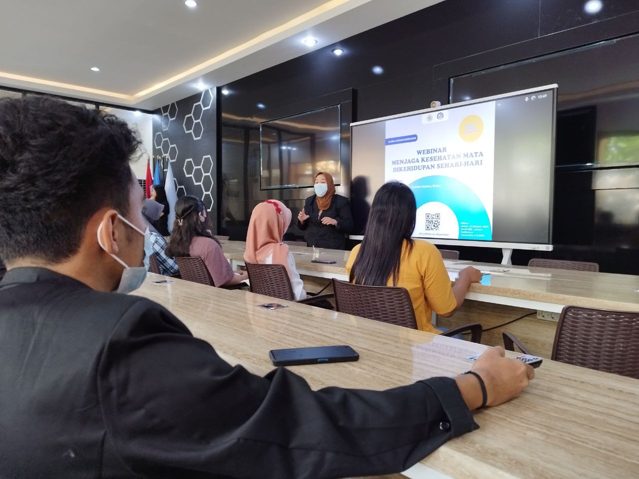 Klinik Layanan Kesehatan Universitas STEKOM Gelar Webinar Menjaga Kesehatan Mata di Kehidupan Sehari-hari