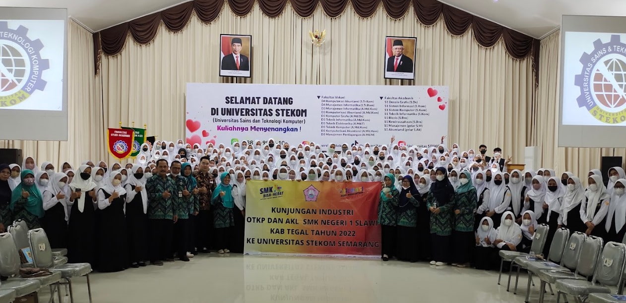 Kunjungan SMK Negeri 1 Slawi ke Universitas Sains dan Teknologi Komputer (STEKOM)
