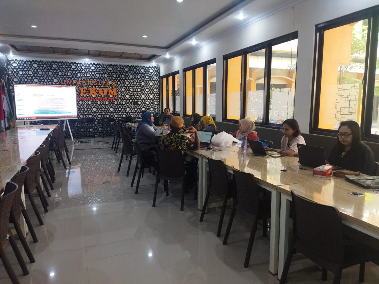 Pengelola Mata Kuliah Wajib Kurikulum Universitas STEKOM Sosialisasikan Pembelajaran MKWK Berbasis Proyek untuk Dosen