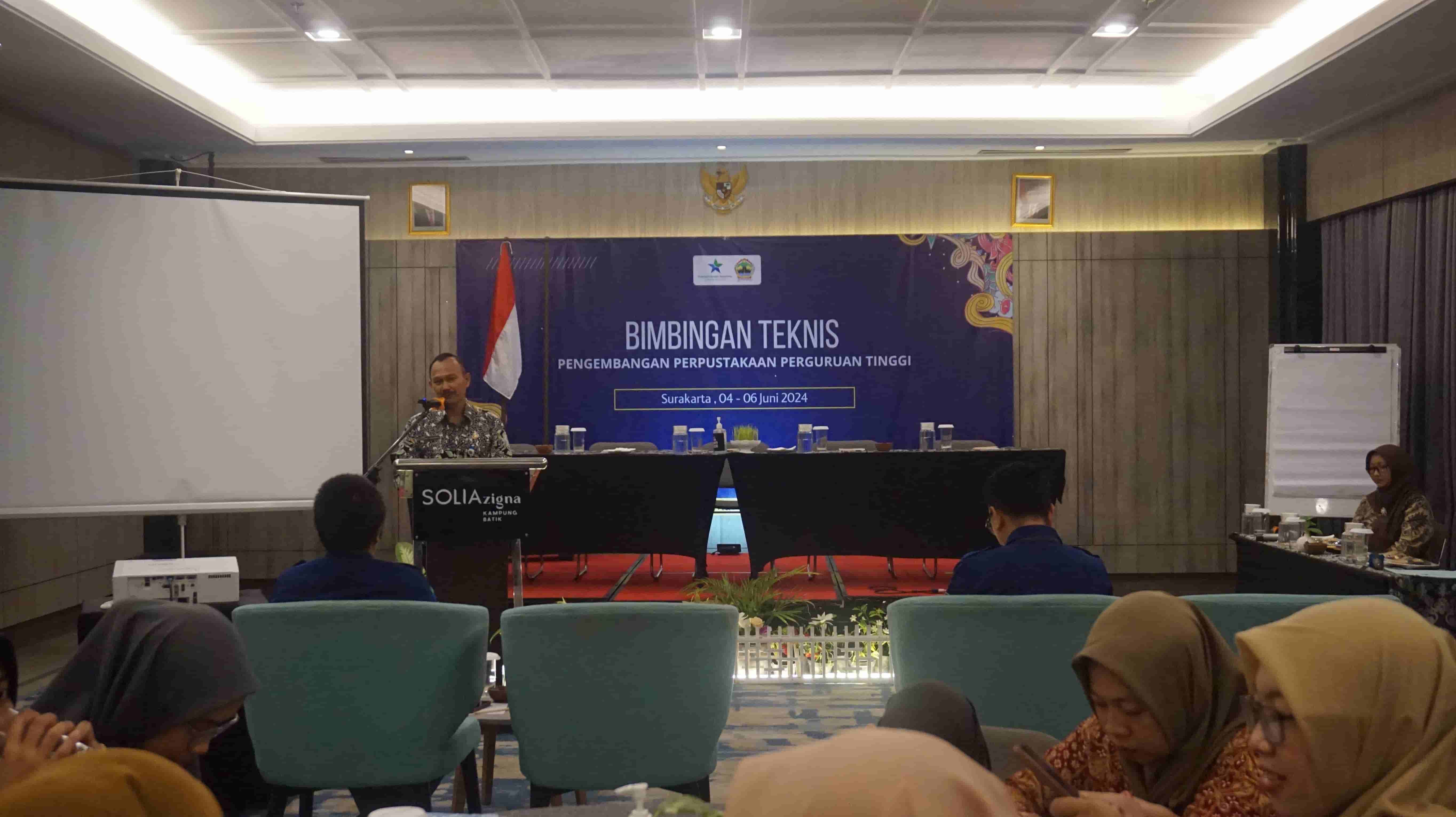 Pustakawan dari Universitas Sains dan Teknologi Komputer Mengikuti Bimtek Pengembangan Perpustakaan Perguruan Tinggi di Surakarta