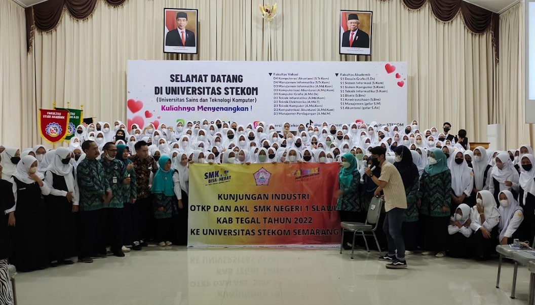 Kunjungan SMK Negeri 1 Slawi ke Universitas Sains dan Teknologi Komputer (STEKOM)