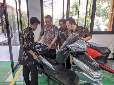 LAB AEO Kendaraan Listrik Universitas STEKOM Semakin Dikenal dan Terima Kunjungan Dari SMK N 1 Doko Blitar