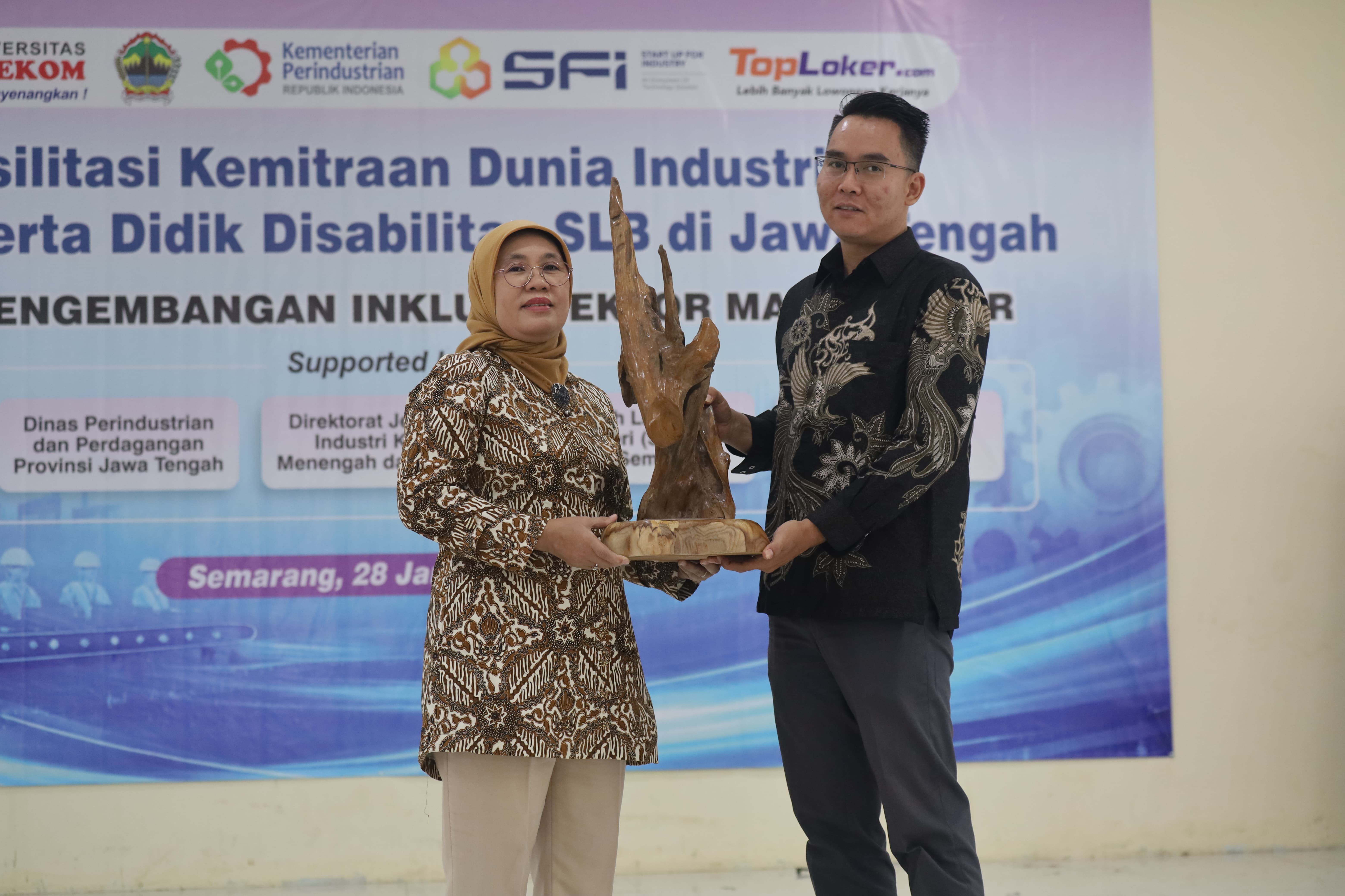 Dorong Pembangunan Inklusif, Universitas STEKOM Dukung Pengembangan Inklusi Sektor Manufaktur bagi Penyandang Disabilitas