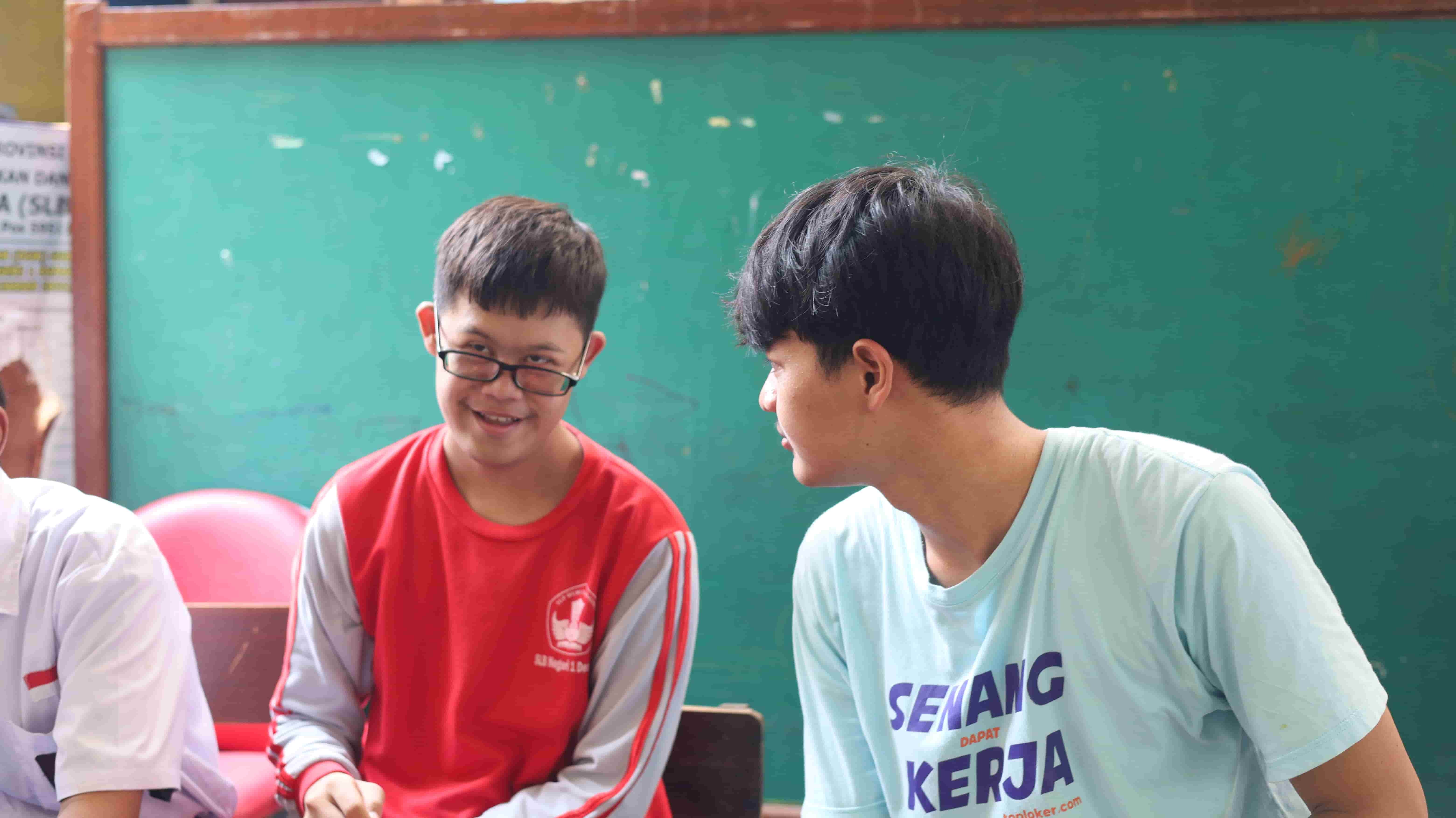 Membangun Keakraban dan Kesiapan Kerja: Universitas Stekom Gelar Program Kakak Asuh di SLB Negeri Demak