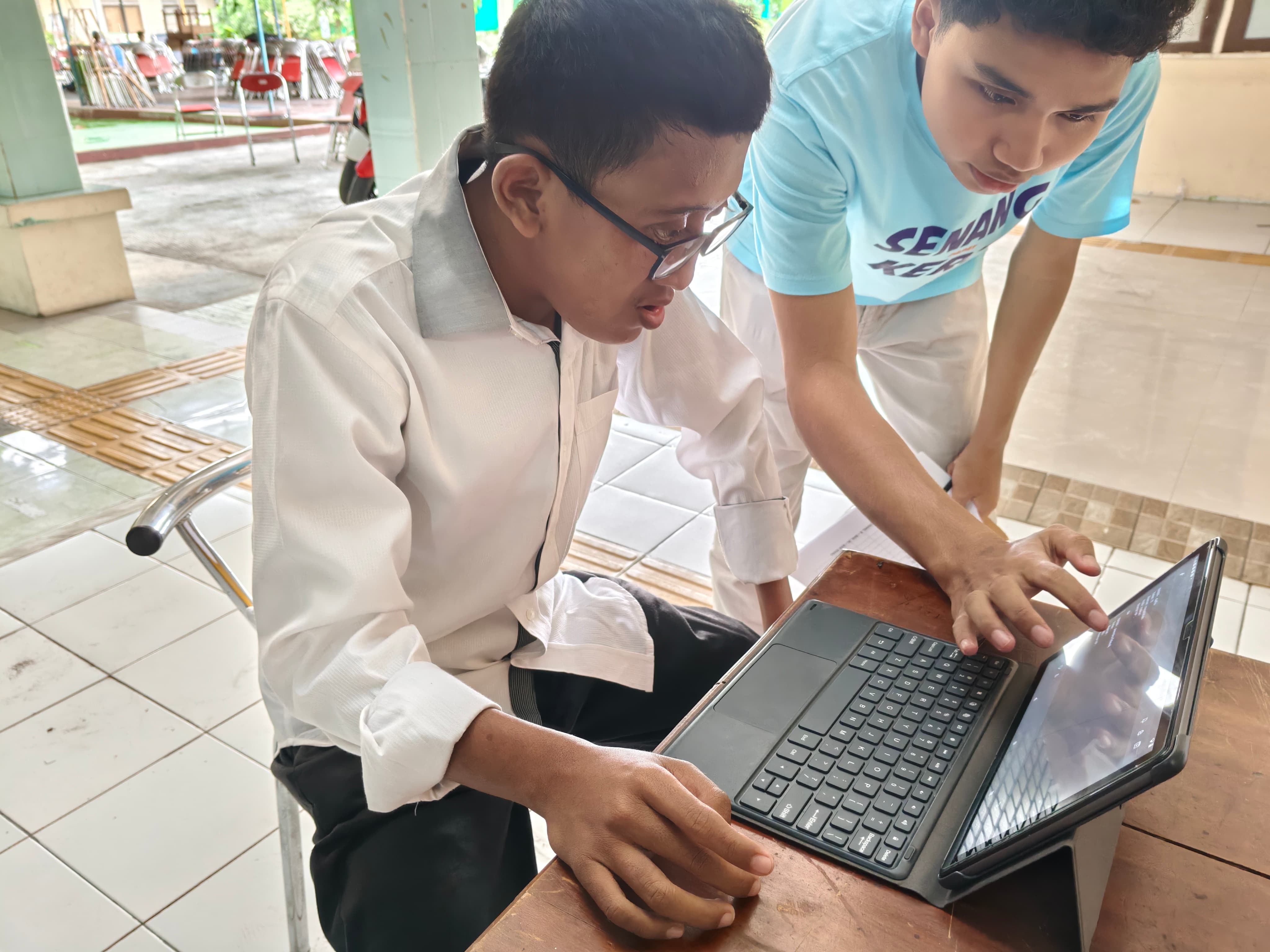 Mengukur Kemandirian, Universitas STEKOM Gelar Uji Kecakapan Kerja Multi-Level bagi Siswa SLB Negeri Surakarta