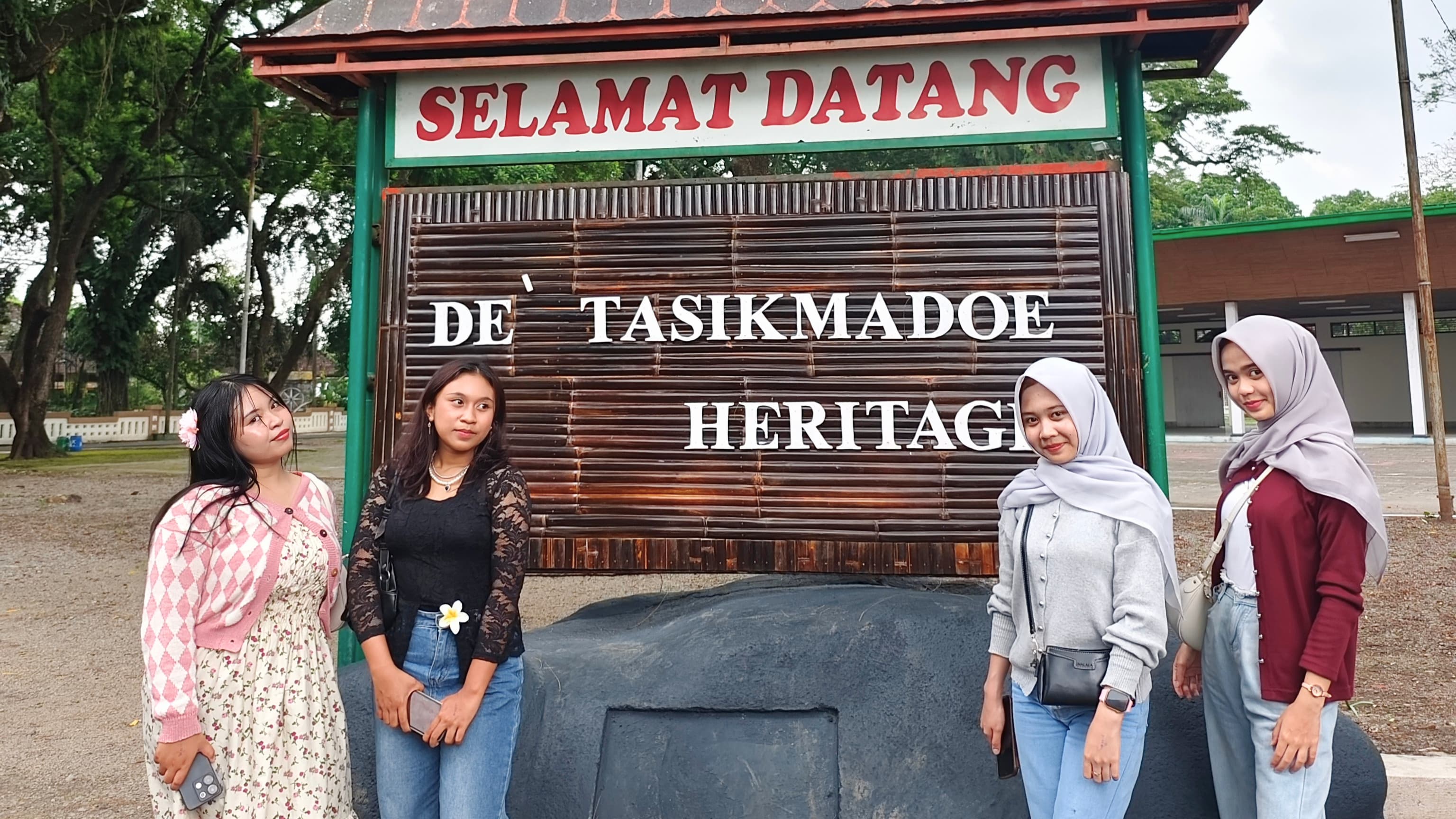 Niswa Dea Ajeng Tresnani dari SMK Negeri 1 Bancak Ikuti Kegiatan Kebekerjaan Inklusif di SLB Negeri Karanganyar