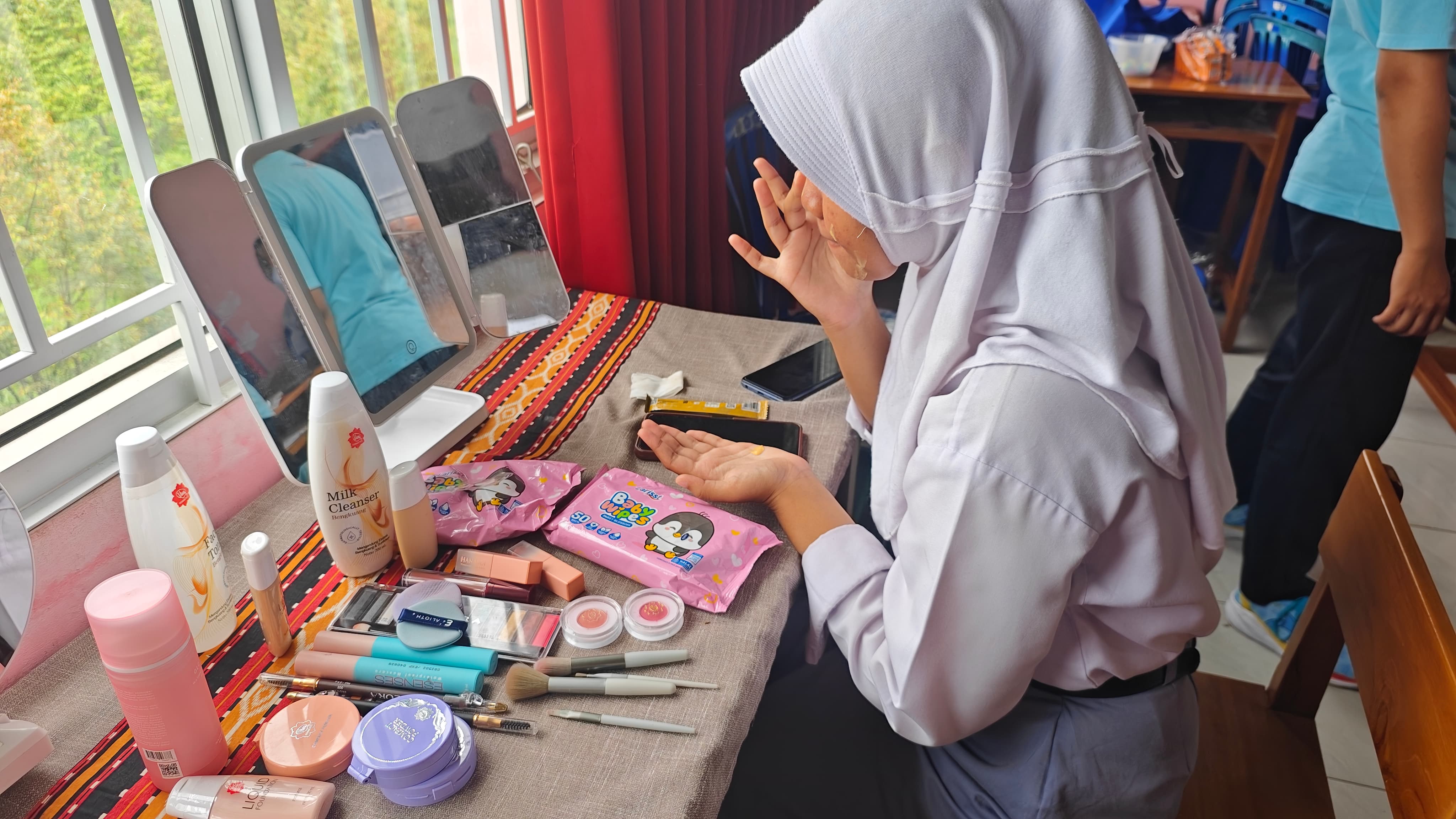Pelatihan Make Up Tingkatkan Ekspresi Diri Siswa Perempuan SLB Negeri Jepara