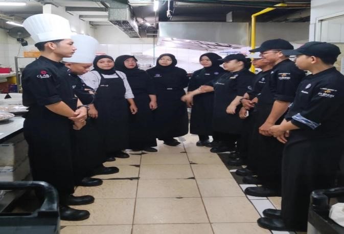 Penghargaan Mahasiswa dalam Inspiring Student Series ke-12 Universitas STEKOM dengan Naskah Karya "Meraih Ilmu, Mengukir Karya"
