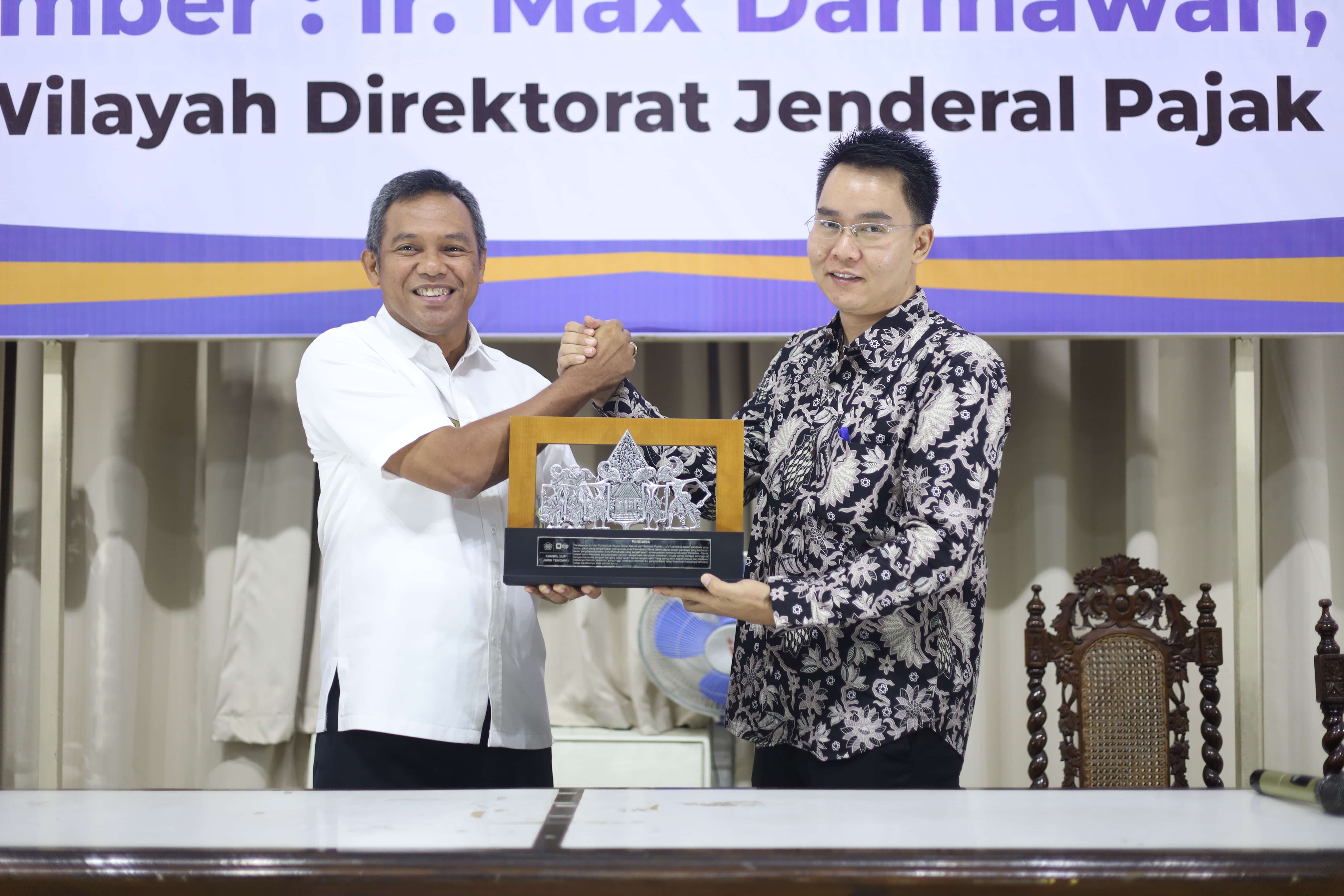 Pengukuhan Relawan Pajak dan Pembentukan Tax Center Perdana di Universitas STEKOM