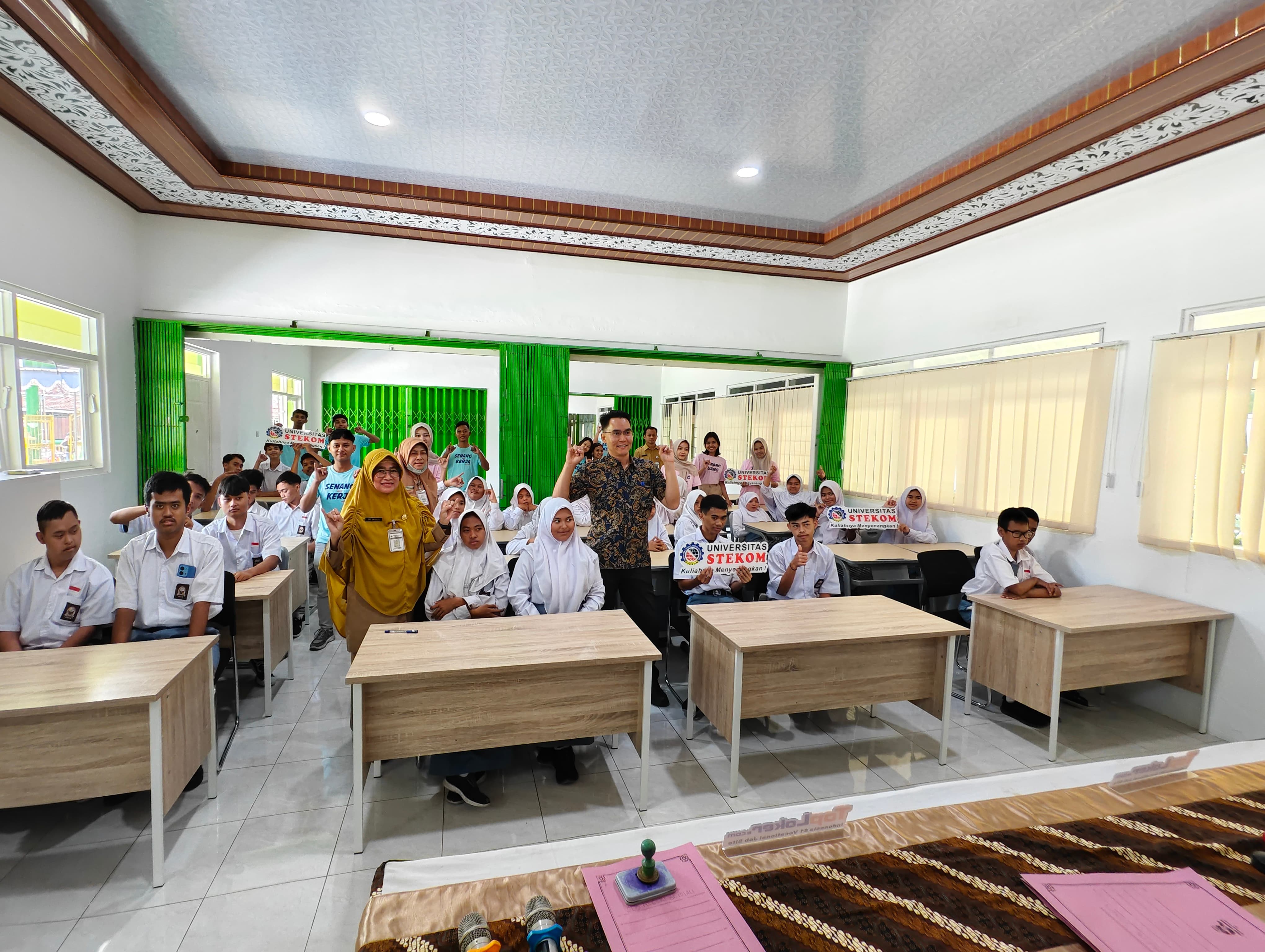 Program Kakak Asuh Universitas Stekom di SLB Negeri Boyolali Pendampingan dan Seleksi Siswa Siap Kerja