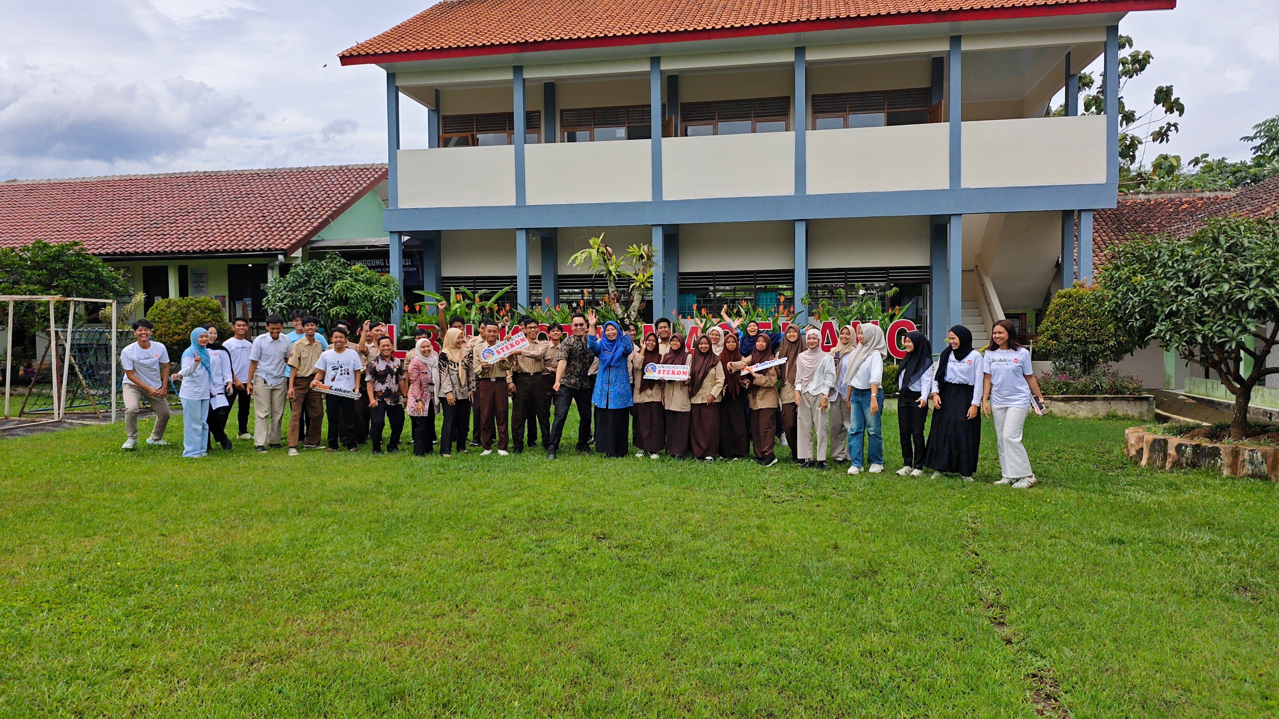 Siswa dari SMK Ma'arif Salam, Mia Aulia Ikuti Sosialisasi Strategi Kebekerjaan untuk Siswa Berkebutuhan Khusus di SLB Negeri Kota Magelang bersama Universitas STEKOM