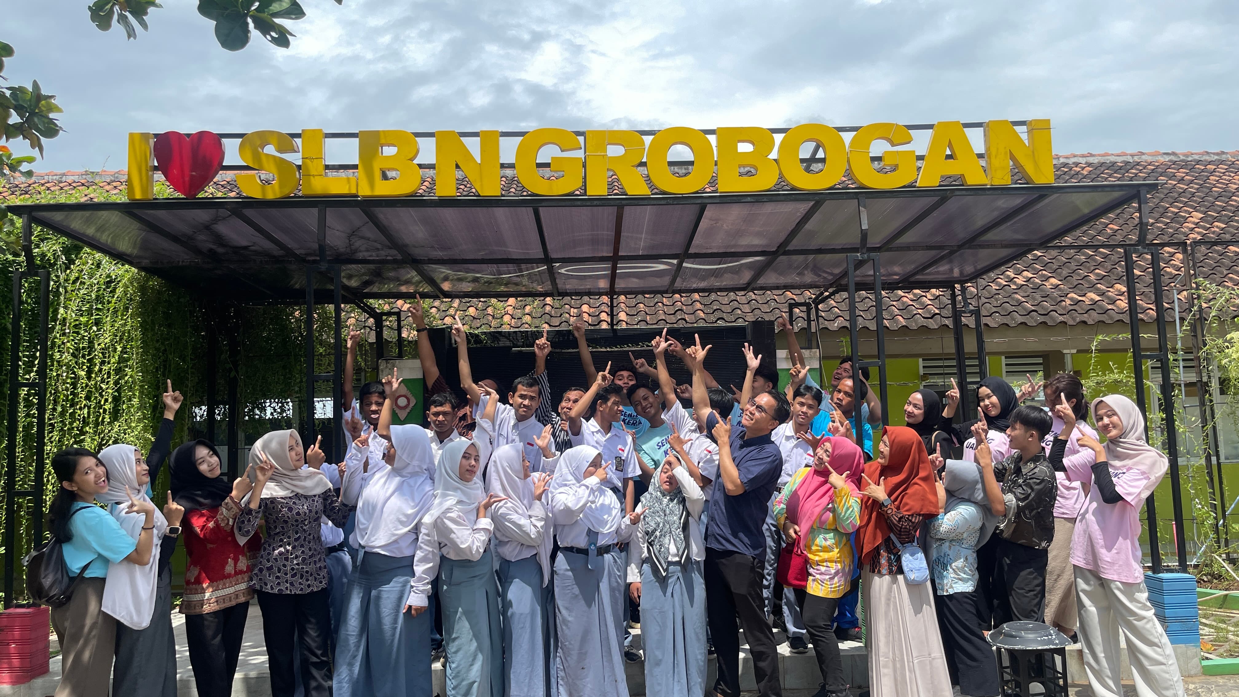 Siswa dari SMKN 1 Purwodadi, Laila Nur Fitria Ikuti Sosialisasi Strategi Kebekerjaan untuk Siswa Berkebutuhan Khusus di SLB Grobogan Bersama Universitas STEKOM