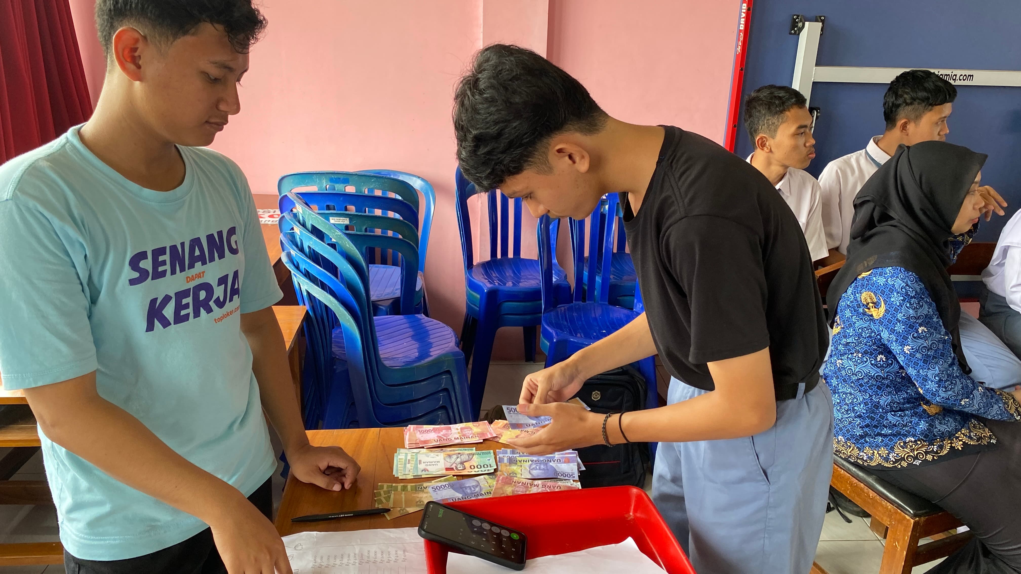 Siswa Disabilitas SLB Negeri boyolali unjuk Kemampuan dalam Tes Kecakapan Jualan dan Tes Warna bersama Universitas Stekom
