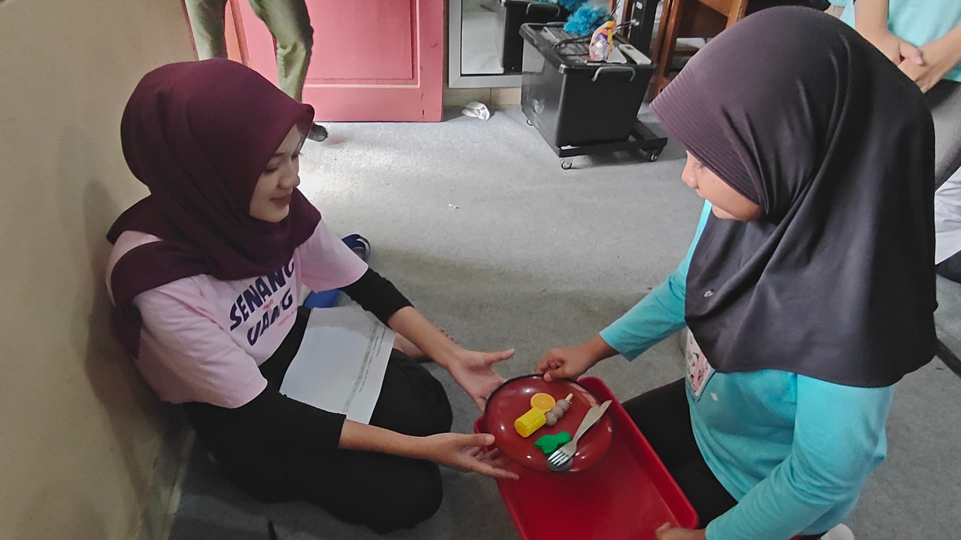 Siswa SLB Negeri Batang Ikuti Tes Warna dan Simulasi Berjualan Bersama Universitas Stekom