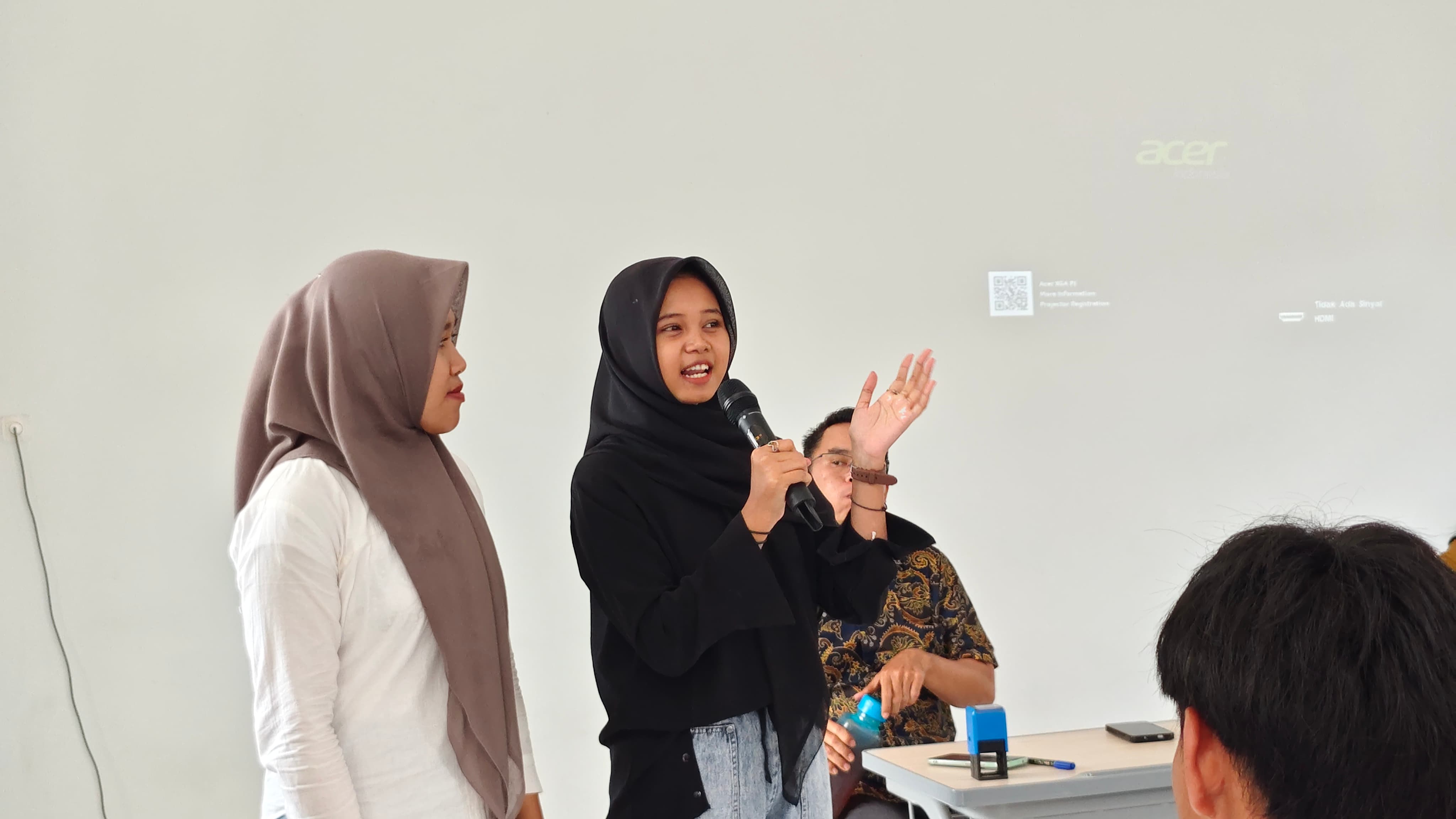 Siswa SMK 17 AGUSTUS 1945, Devina Chandra Dewi, Ikuti Sosialisasi Strategi Kebekerjaan bagi Siswa Berkebutuhan Khusus di SLB Negeri Salatiga bersama Universitas STEKOM