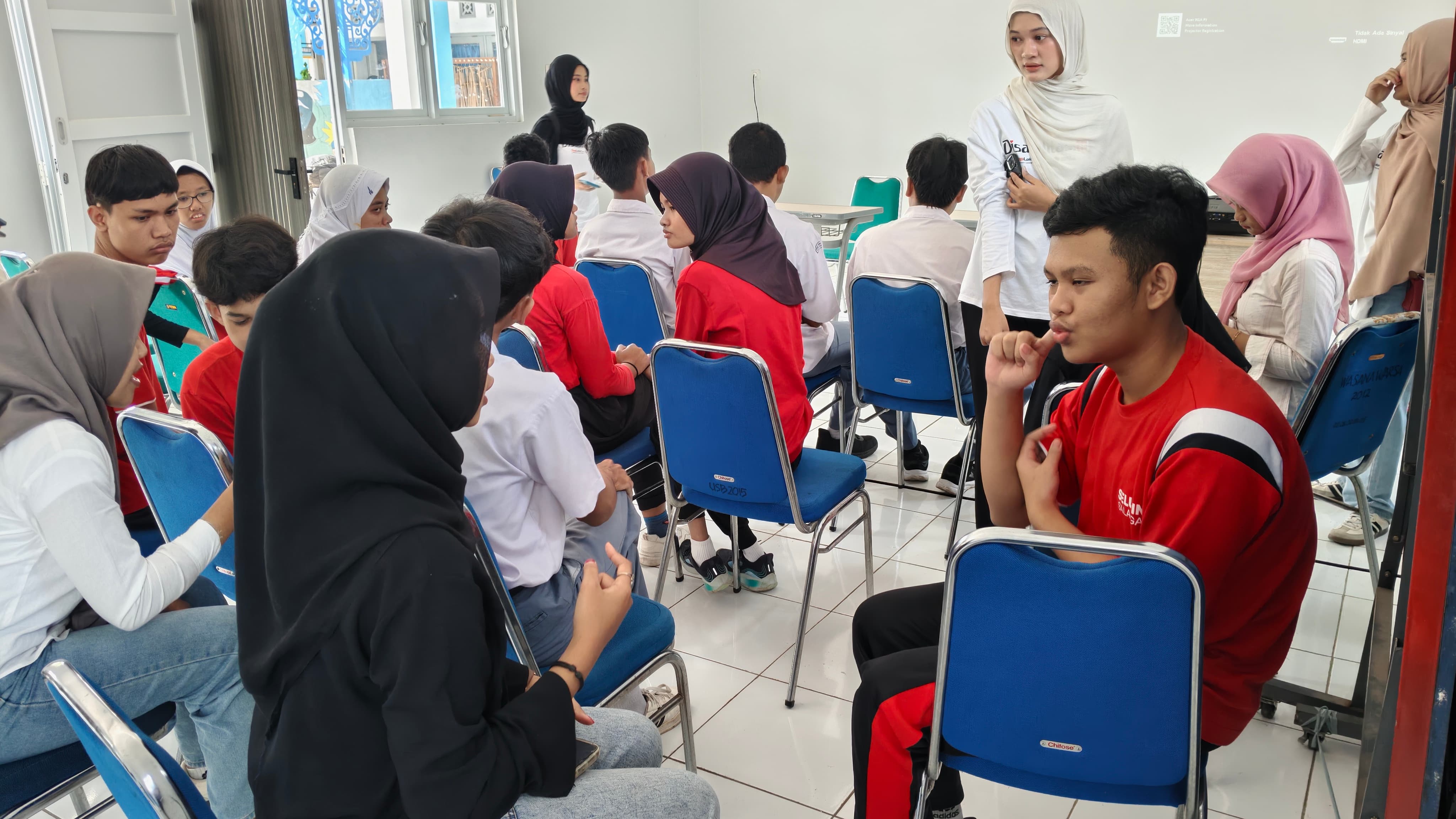 Siswa SMK 17 AGUSTUS 1945, Devina Chandra Dewi, Ikuti Sosialisasi Strategi Kebekerjaan bagi Siswa Berkebutuhan Khusus di SLB Negeri Salatiga bersama Universitas STEKOM