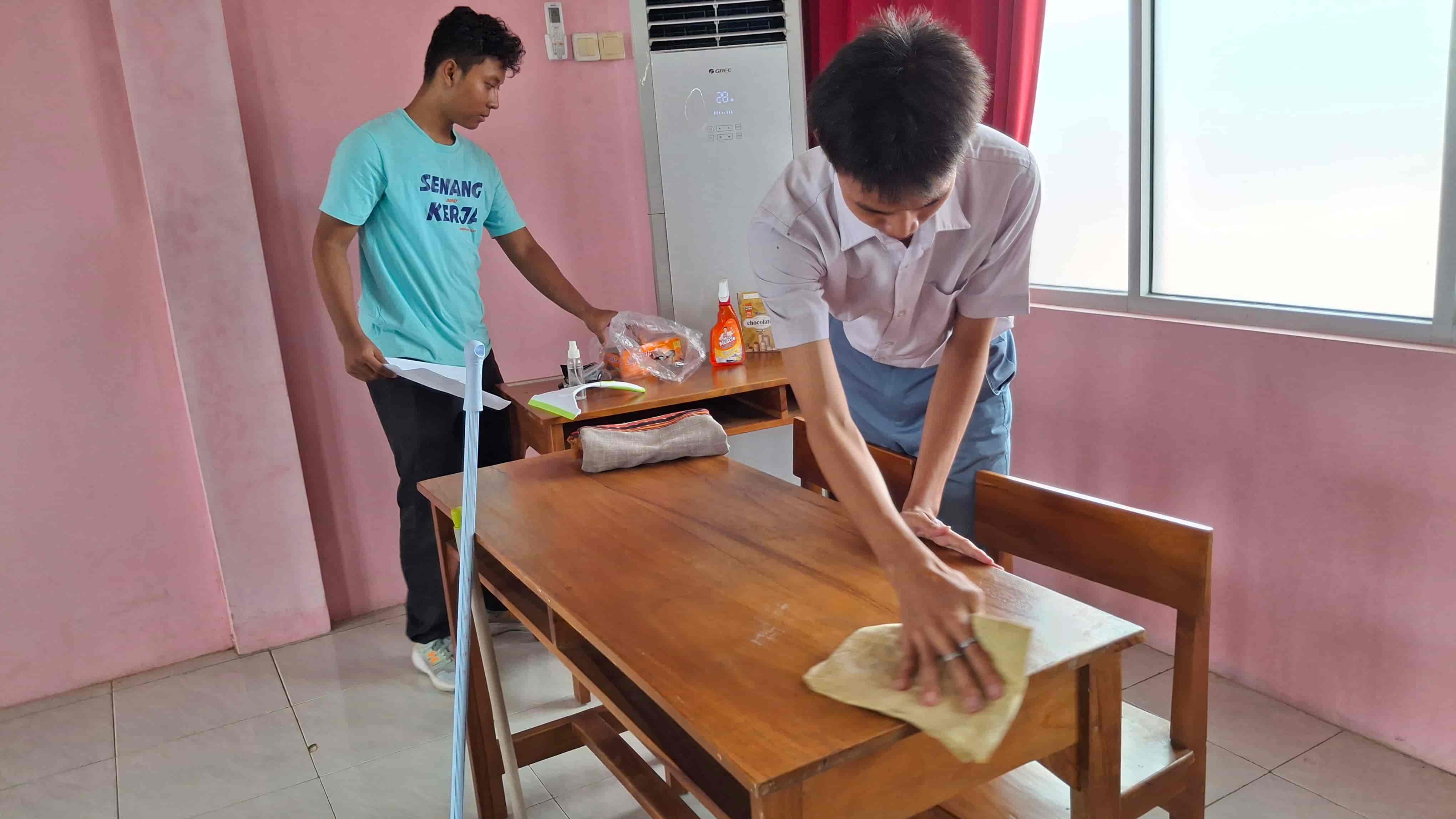 Tes Kecakapan Housekeeping,Univesitas Stekom Latih Kemandirian Siswa Disabilitas