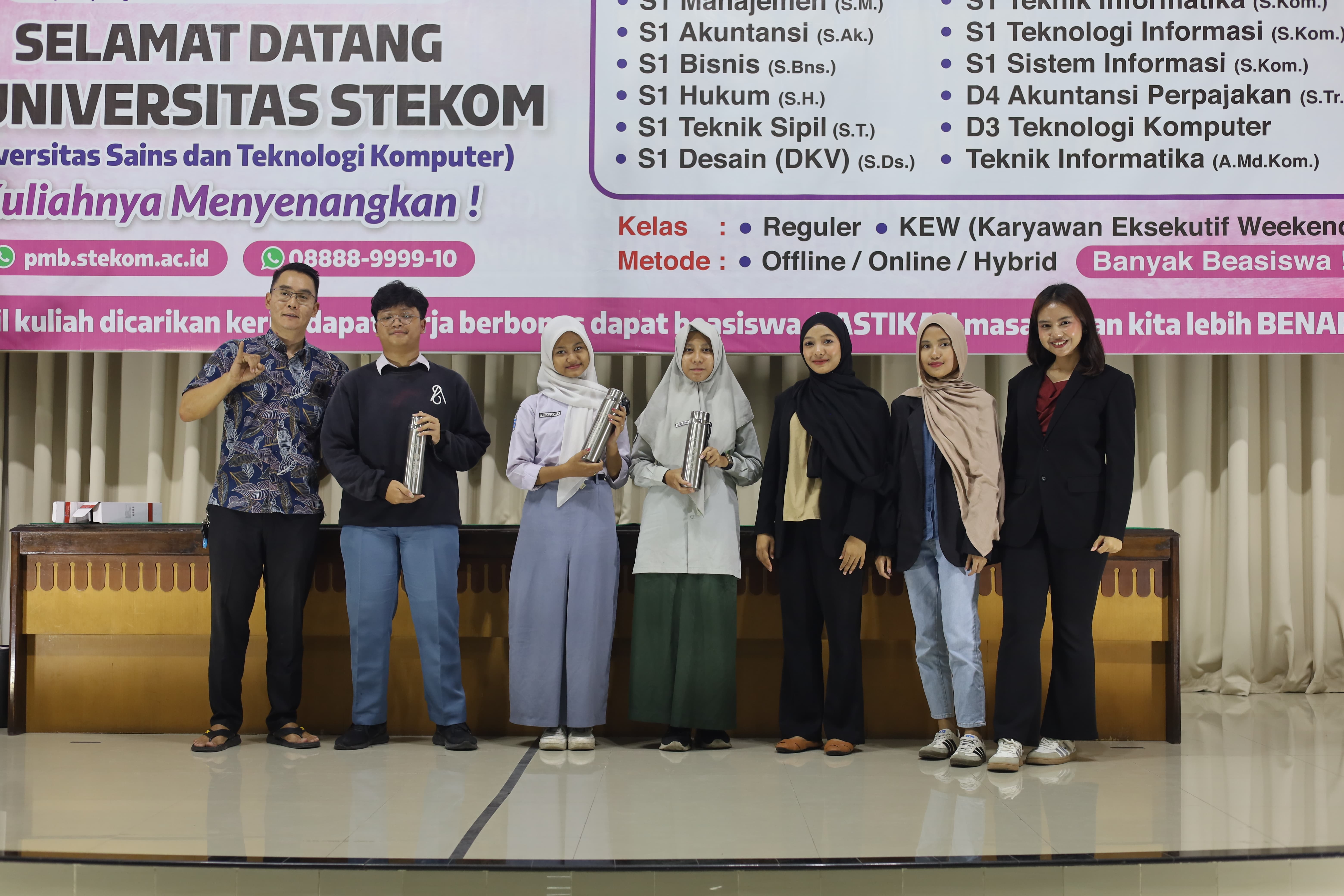 Tiga Peserta Terbaik Kelas Bahasa Isyarat Universitas STEKOM Raih Penghargaan, Jadi Inspirasi Semangat Inklusi