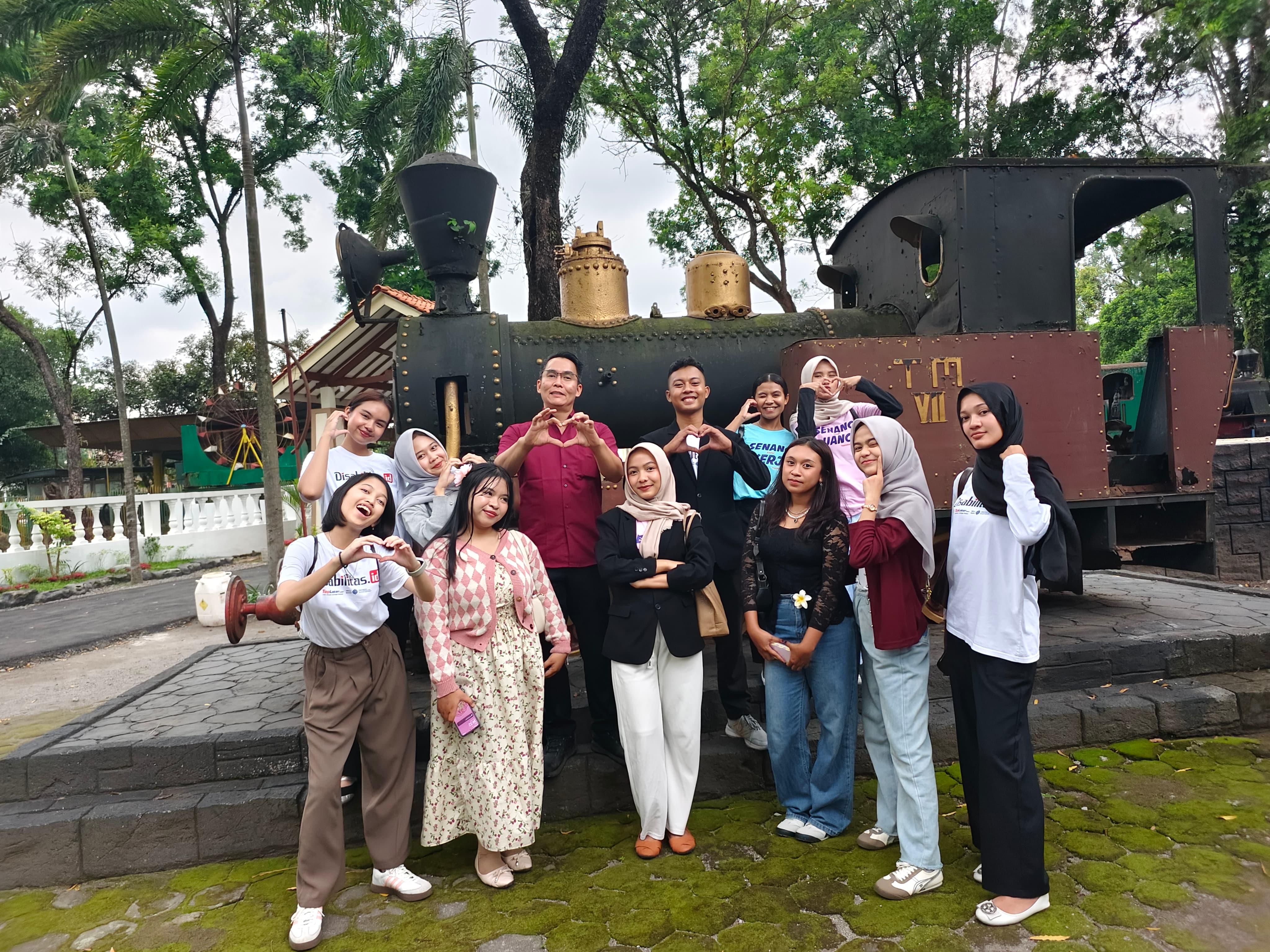 Universitas Sains dan Teknologi Komputer Hadirkan Duta Inklusi dalam Program Kakak Asuh–Adik Asuh di SLB Negeri Karanganyar