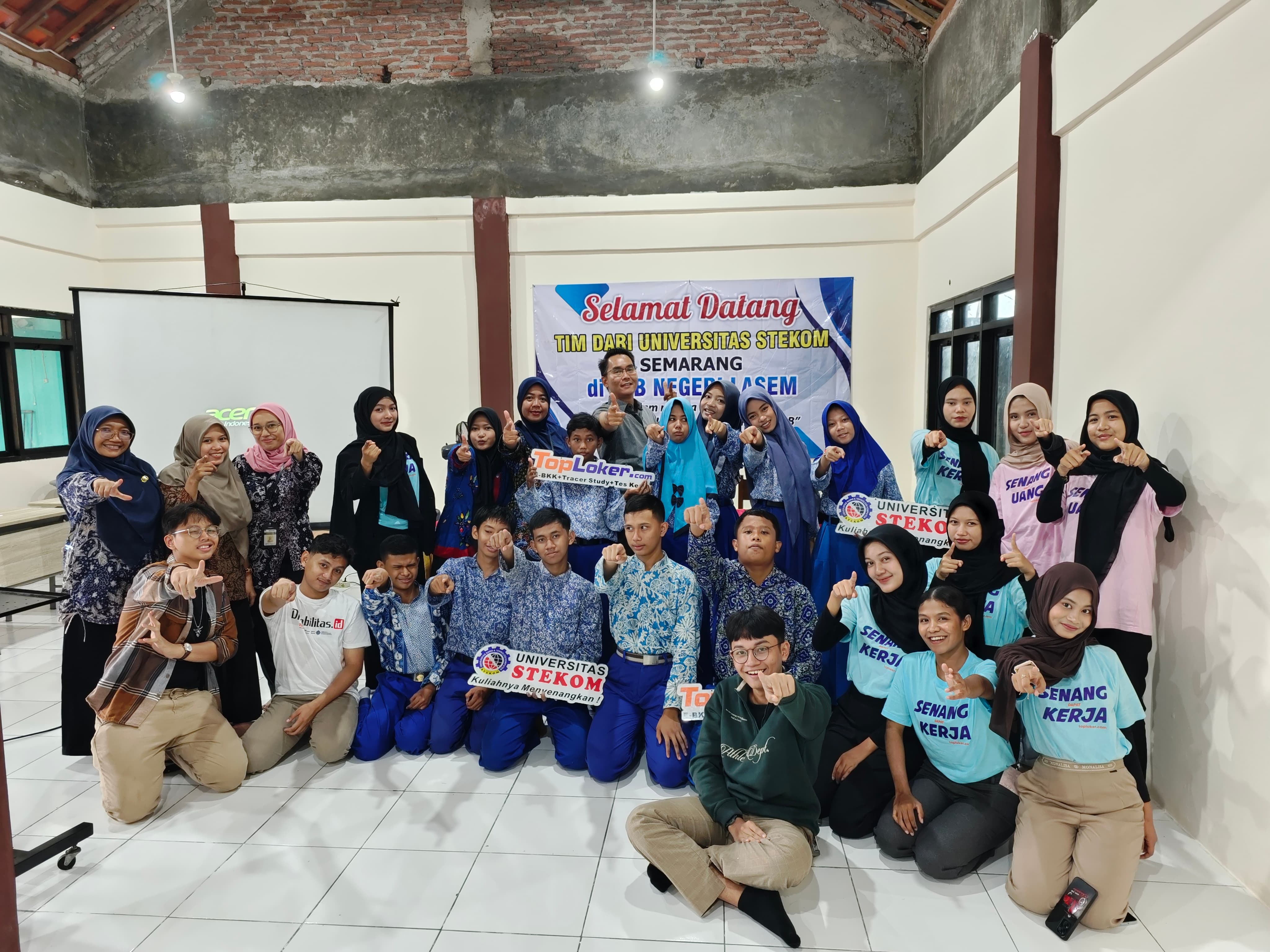 Universitas Stekom Ajak Duta Inklusi Semarang dalam Kunjungan Edukatif ke SLB Negeri Lasem dan liburan di Blora