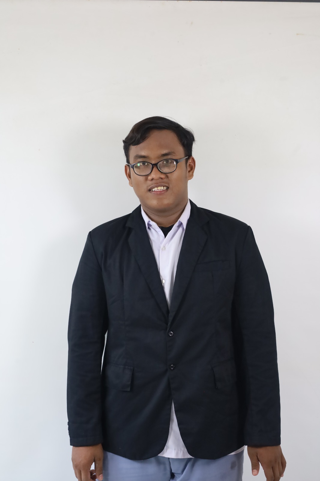 Universitas STEKOM Bantu Siswa SLB Negeri Kendal Siap Kerja Melalui Pembuatan Video CV