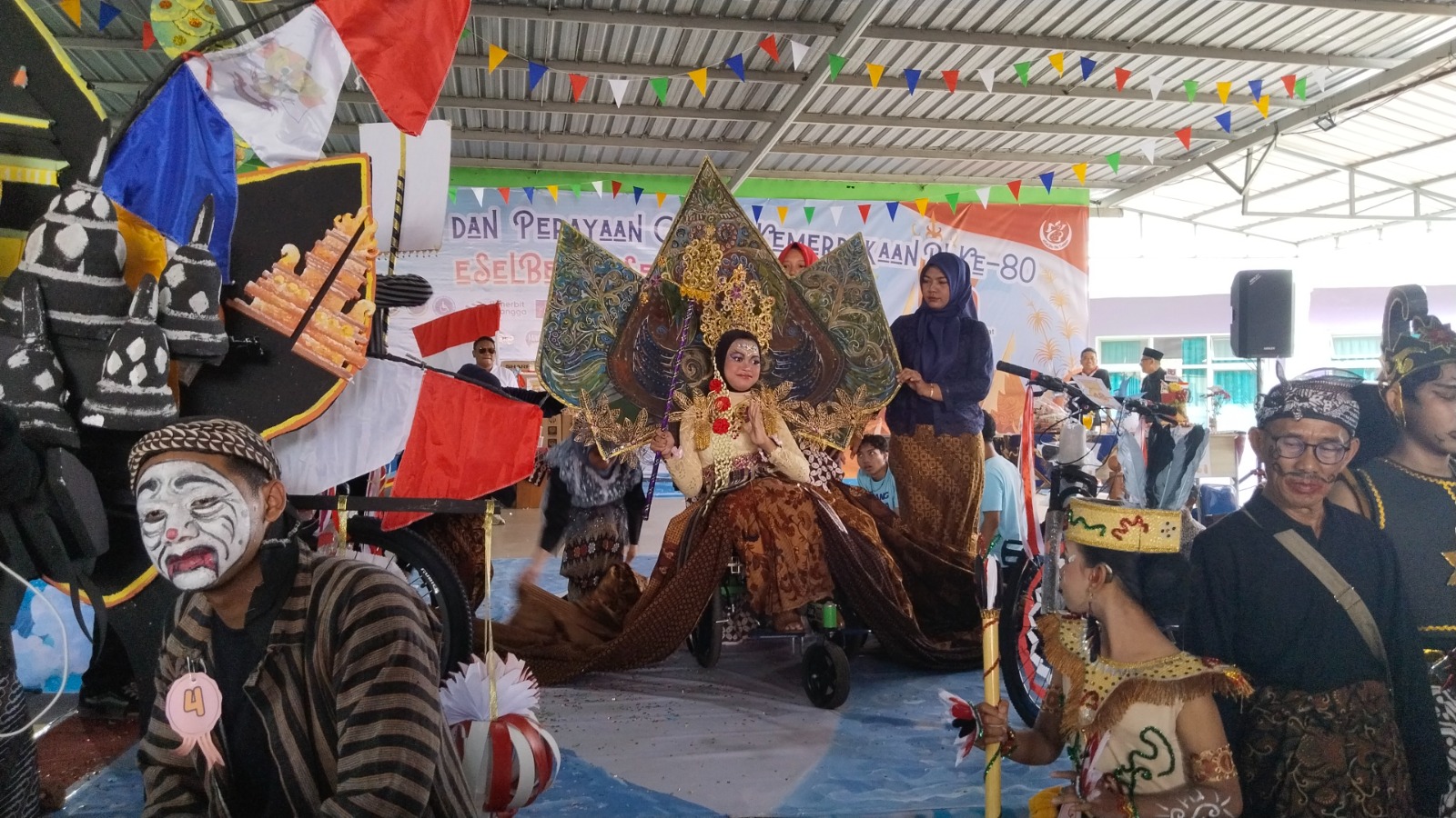 Universitas STEKOM Bersama Toploker.com Meriahkan Gebyar HUT RI ke-80 di SLB Negeri Semarang
