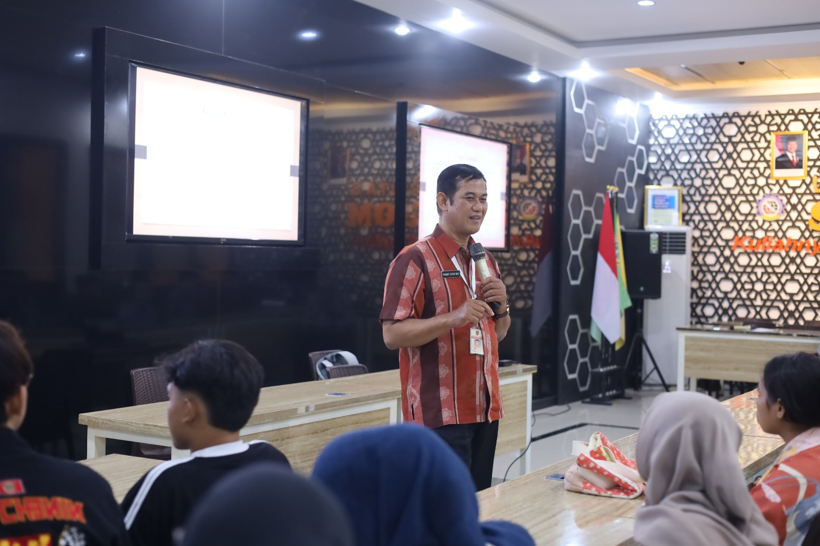 Universitas STEKOM Bersinergi dengan Puskesmas Plamongan Sari Semarang Gelar Sosialisasi Pencegahan Demam Berdarah Dengue