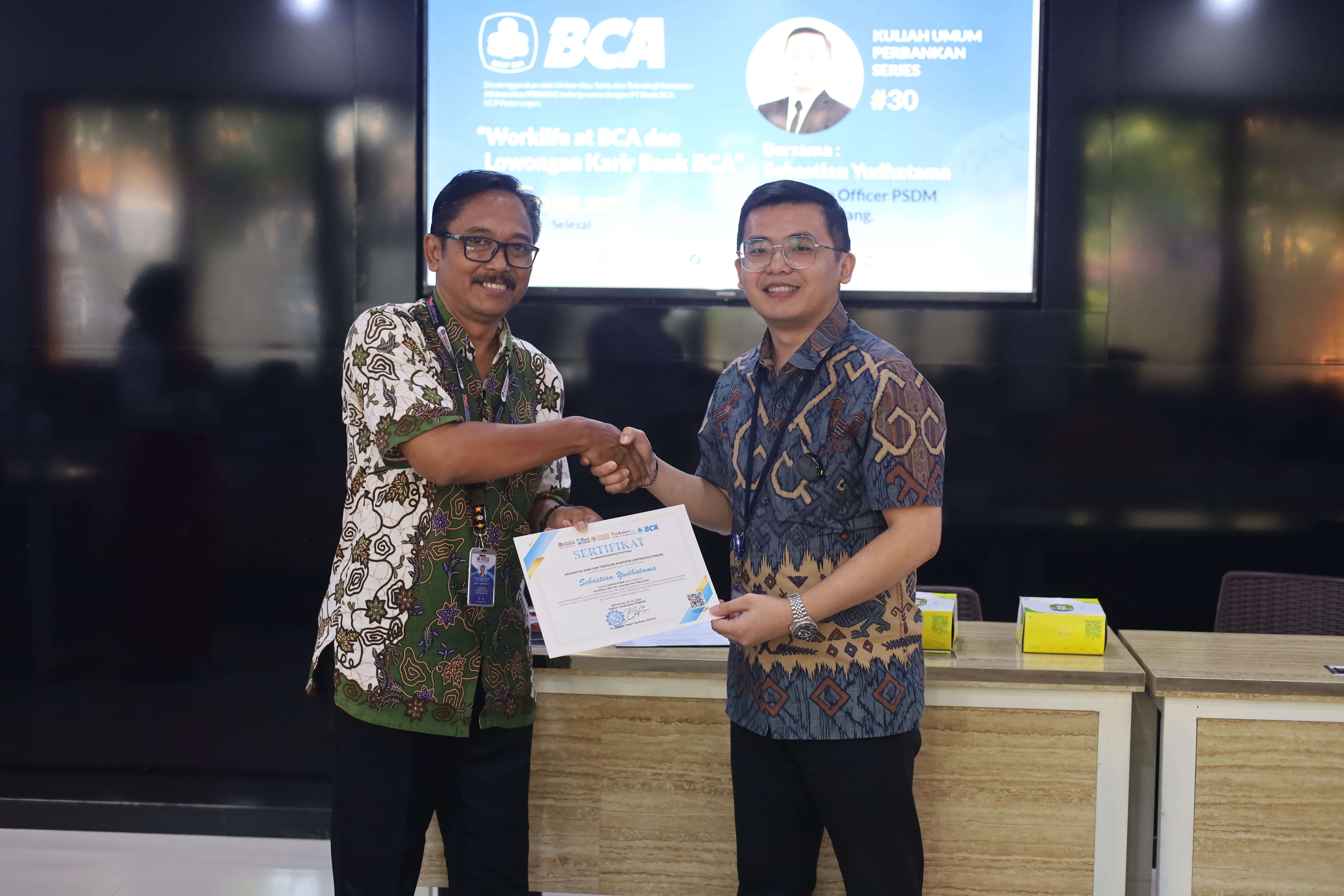 Universitas STEKOM dan BCA Perkuat Kolaborasi Melalui Penandatanganan Implementation Arrangement Kuliah Umum Perbankan