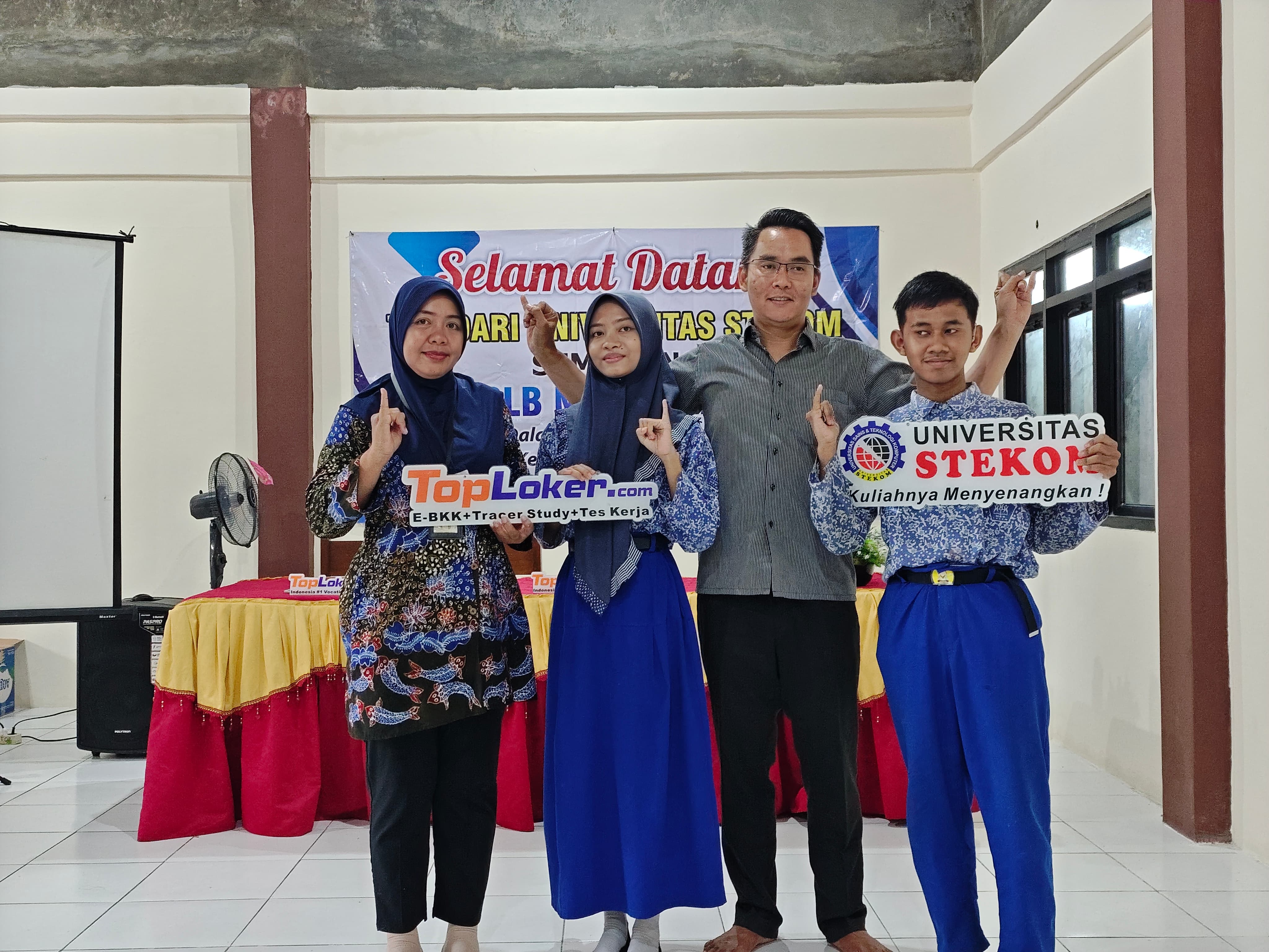 Universitas Stekom Fasilitasi Pembuatan CV dan Pemilihan Duta Kebekerjaan di SLB Negeri Lasem