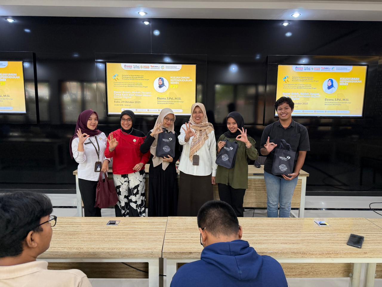 Universitas STEKOM Gelar Kuliah Umum Kependudukan “Baper Boleh, Bodoh Jangan: Cinta, Karir, dan Masa Depan di Era Digital”