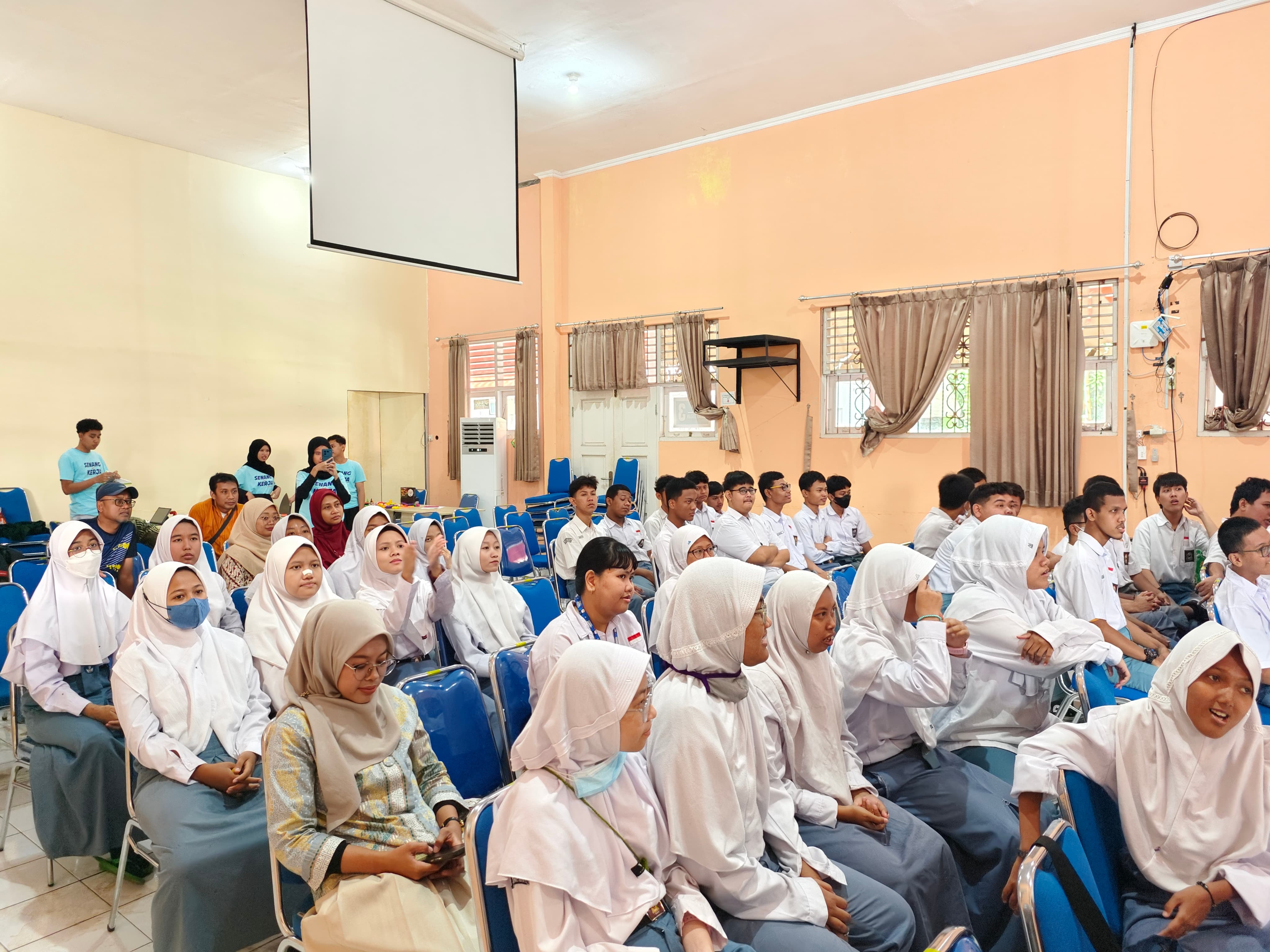 Universitas STEKOM Gelar Tes Kecakapan Kerja Tiga Level bagi Siswa SLB Negeri Semarang Pemetaan Kompetensi Kerja Disabilitas Melalui Pendekatan Praktik Langsung