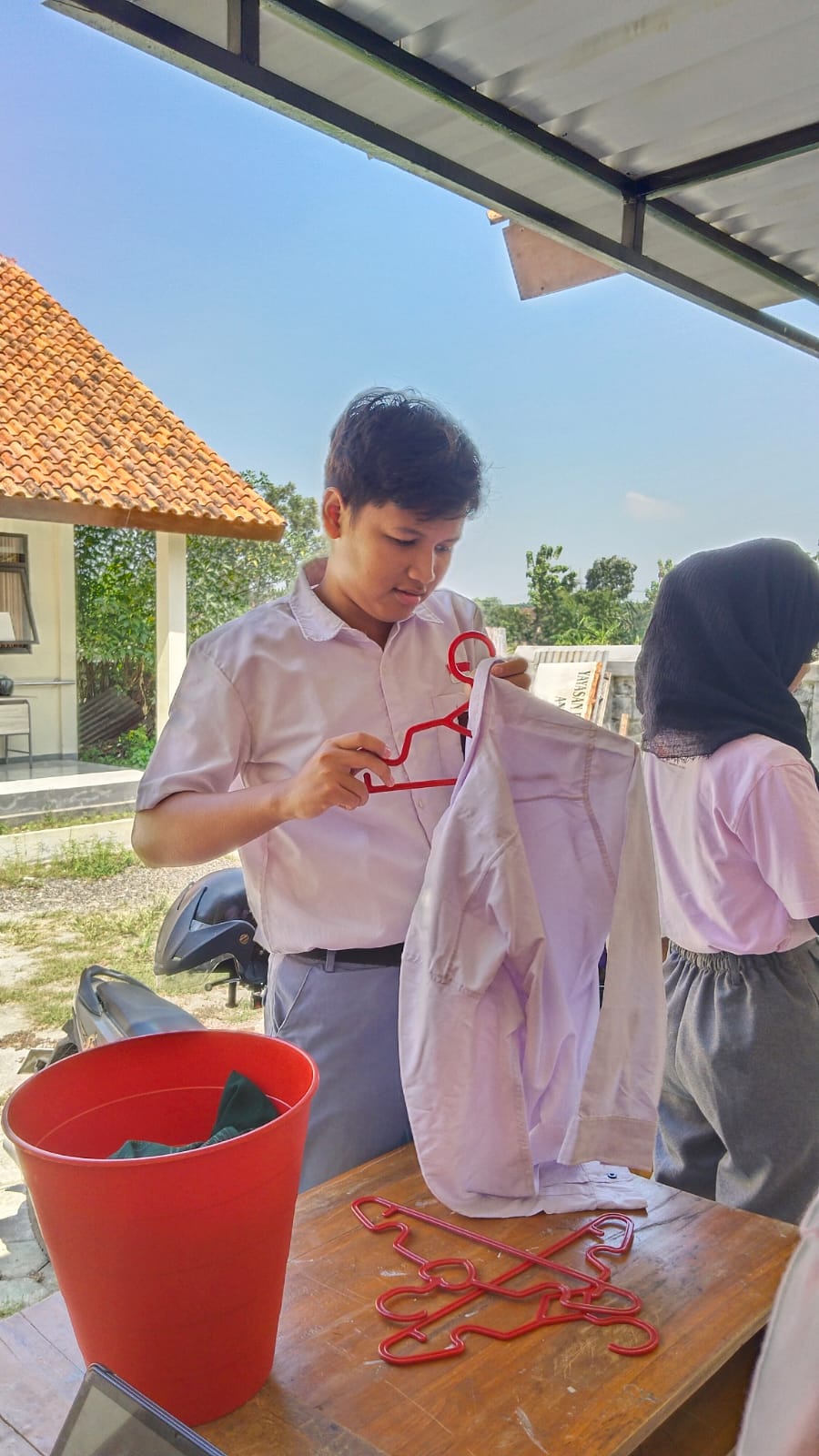 Universitas STEKOM Kembangkan Literasi Keterampilan dan Digital Siswa SLB Negeri Kendal Melalui Tes Laundry