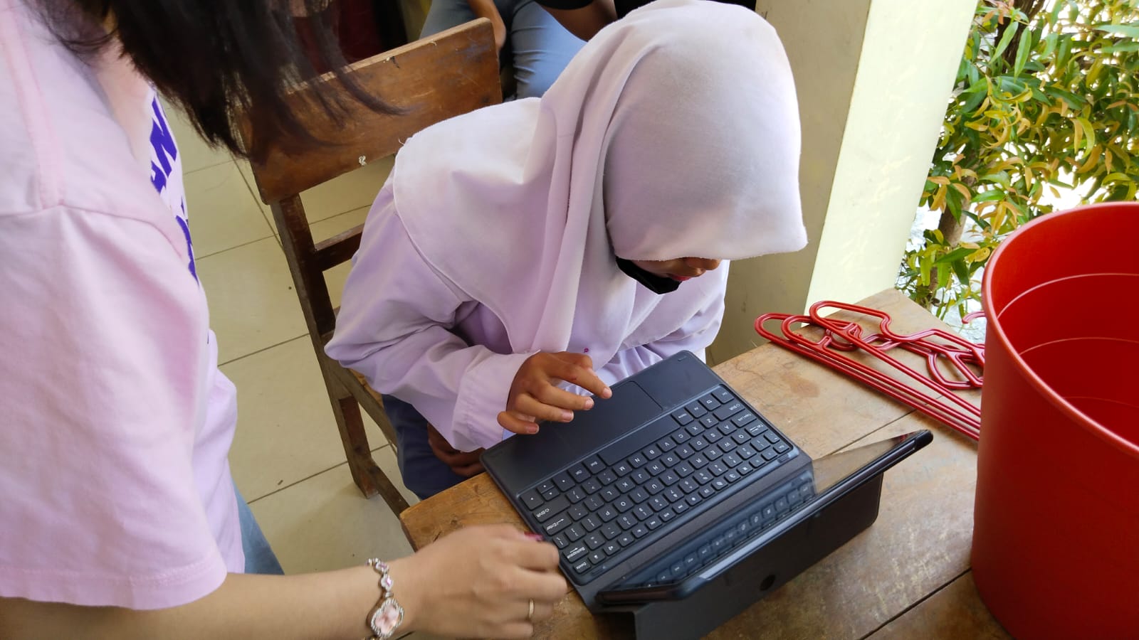 Universitas STEKOM Kembangkan Literasi Keterampilan dan Digital Siswa SLB Negeri Kendal Melalui Tes Laundry
