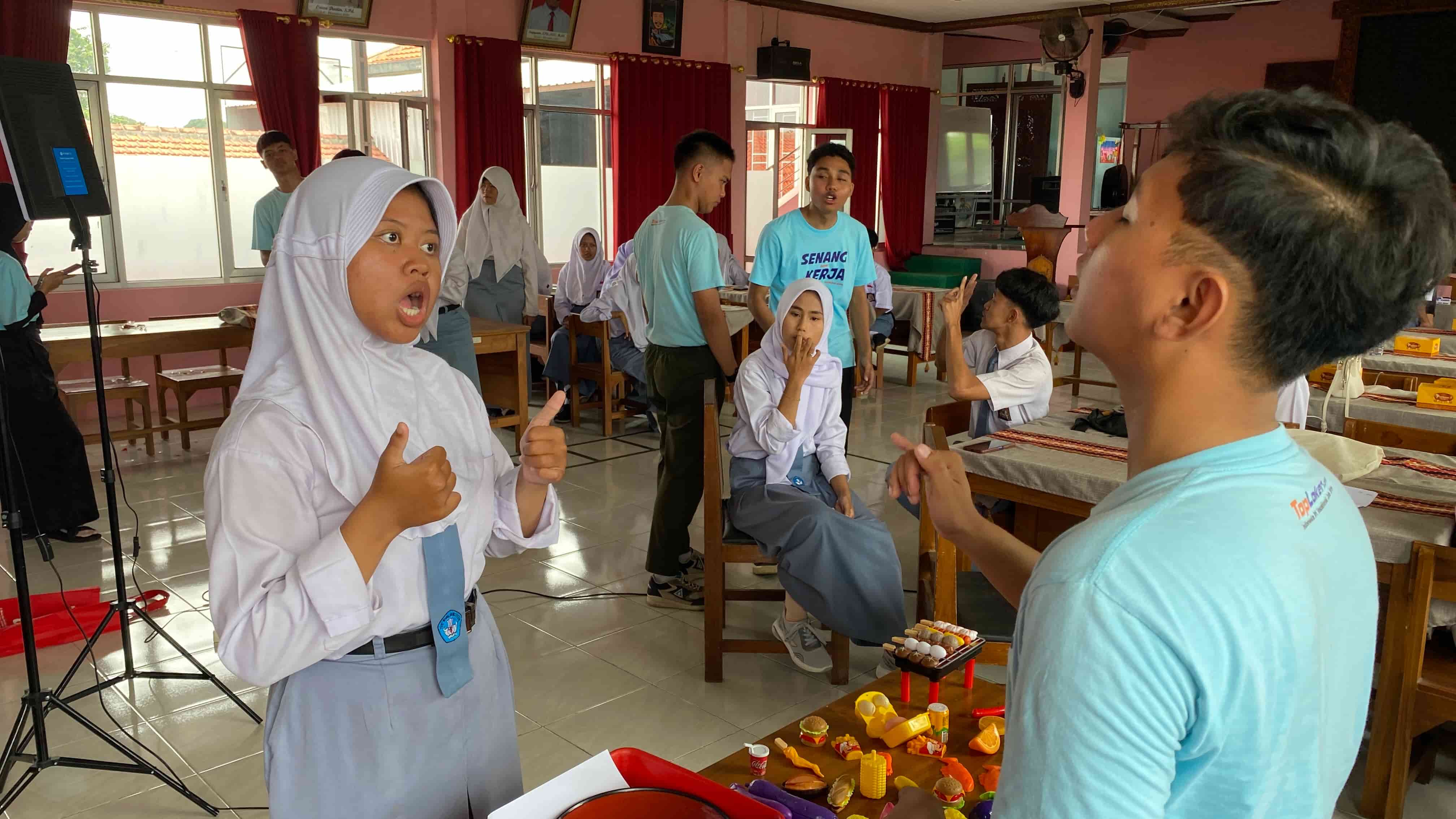 Universitas Stekom Lakukan Pendekatan Humanis kepada Siswa Disabilitas SLB Negeri Jepara