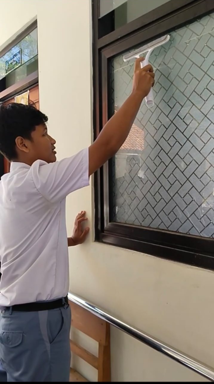 Universitas STEKOM Latih Kemandirian Siswa SLB Negeri Kendal Melalui Tes Kecakapan Housekeeping