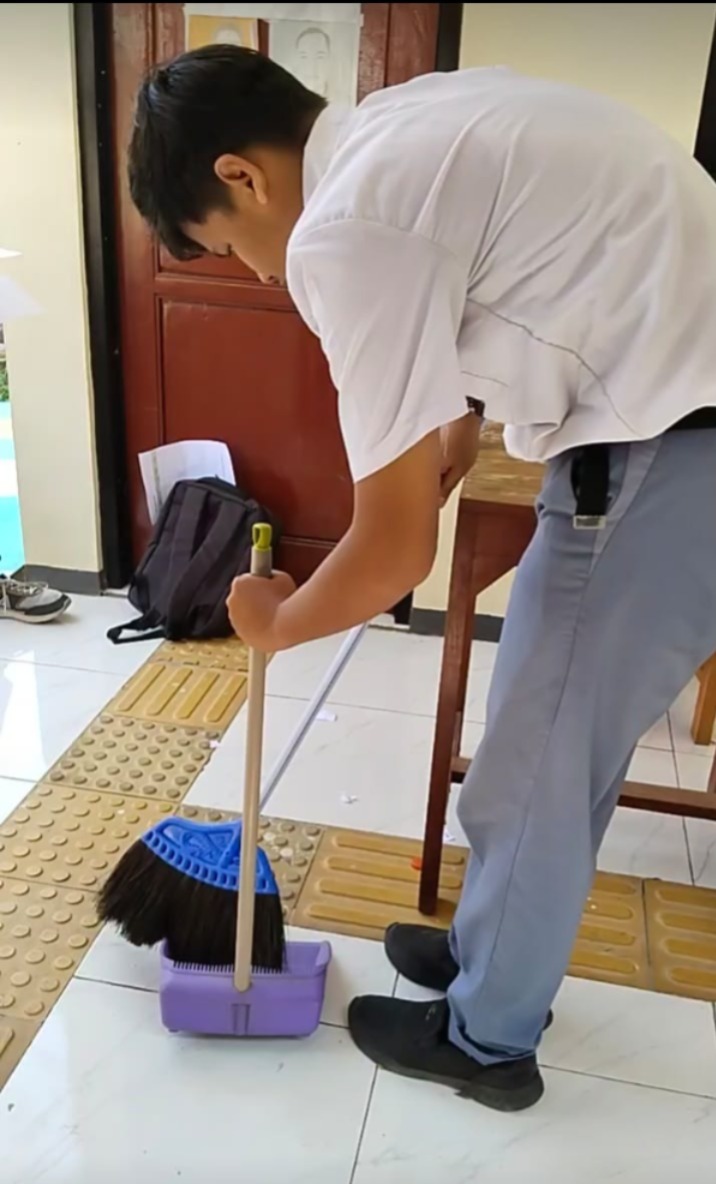 Universitas STEKOM Latih Kemandirian Siswa SLB Negeri Kendal Melalui Tes Kecakapan Housekeeping