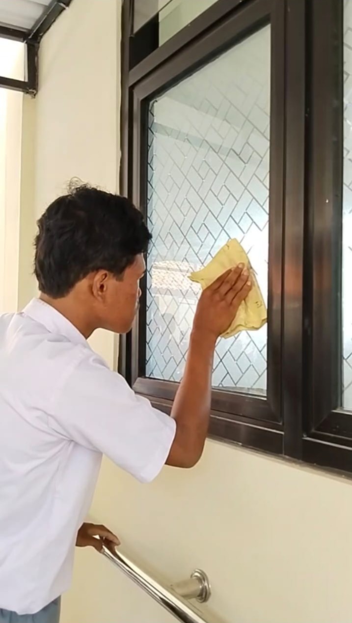 Universitas STEKOM Latih Kemandirian Siswa SLB Negeri Kendal Melalui Tes Kecakapan Housekeeping