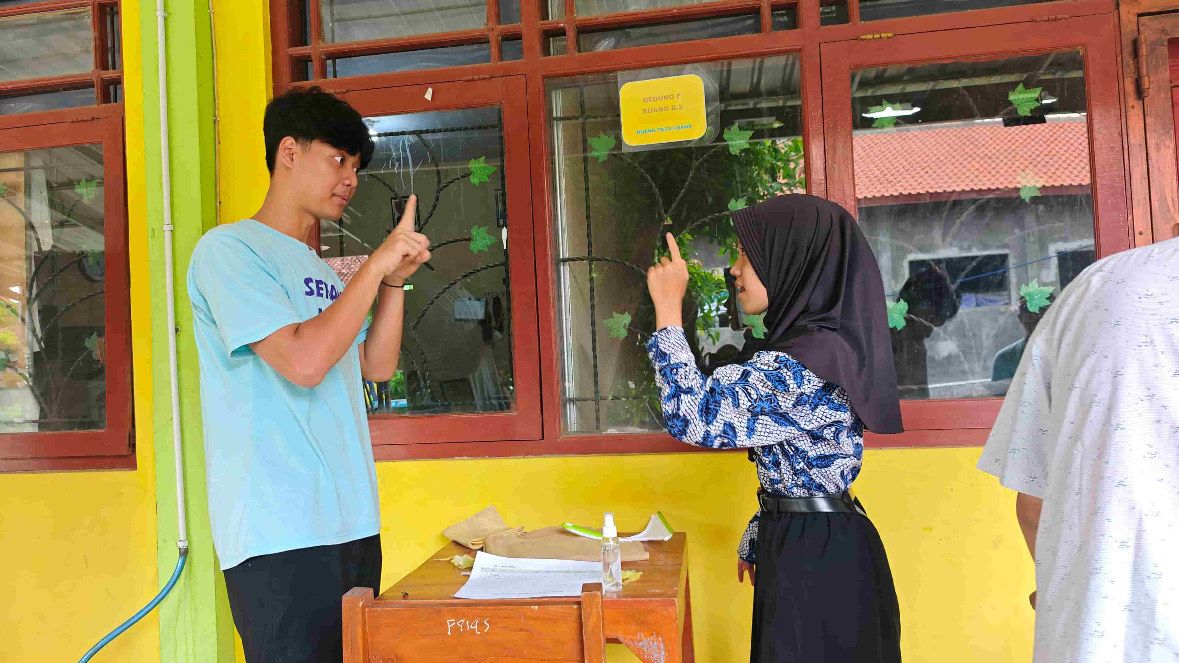 Universitas Stekom Latih Keterampilan Housekeeping untuk Siswa Tuna Grahita dan Tuna Rungu SLB Negeri Batang