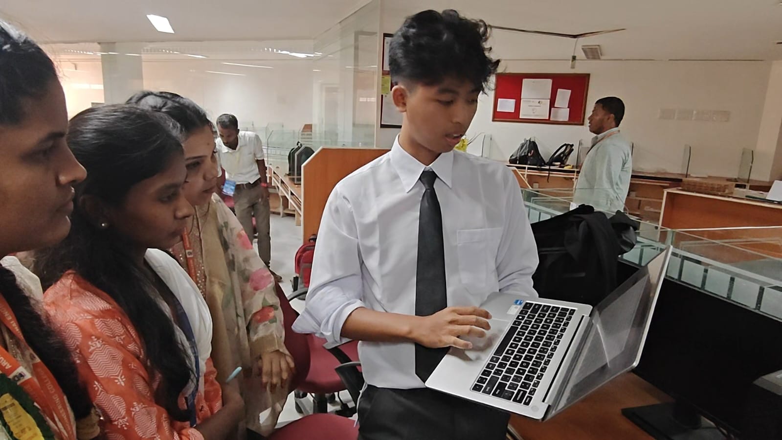Universitas STEKOM Perkuat Jejaring Akademik Internasional melalui Partisipasi dalam CODEFEST 2 – Hackathon 2026 di Arunai College of Engineering, India