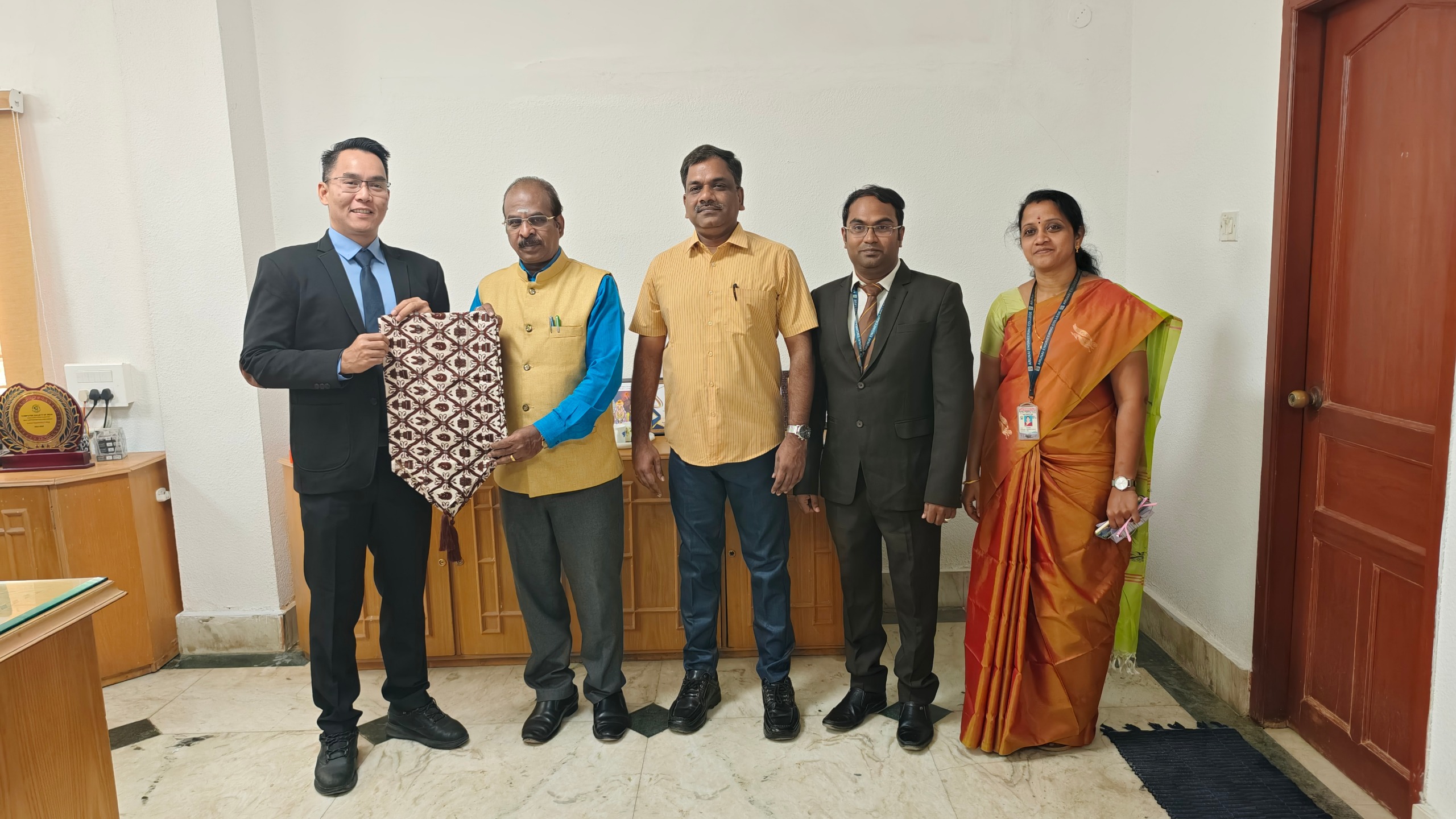 Universitas STEKOM Perkuat Jejaring Akademik Internasional melalui Partisipasi dalam CODEFEST 2 – Hackathon 2026 di Arunai College of Engineering, India
