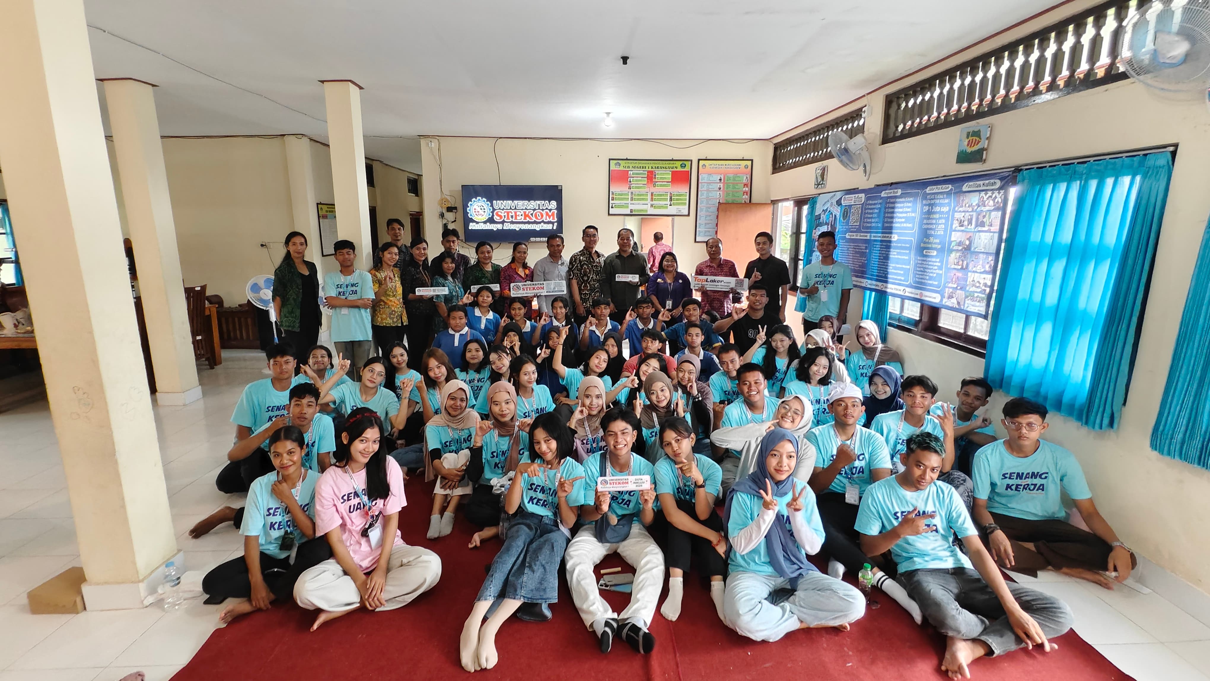 Universitas STEKOM Perkuat Pendekatan Kakak Asuh dalam Program Inklusi di SLB Negeri Karangasem Bersama duta inklusi
