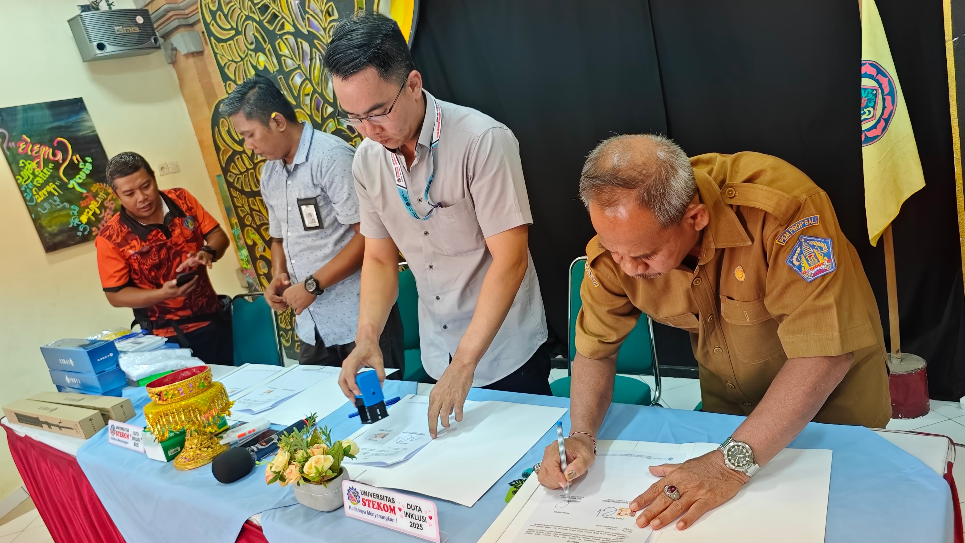 Universitas STEKOM Perkuat Pendidikan Inklusif melalui Penandatanganan MoU dengan SLB Negeri 1 dan 2 Buleleng