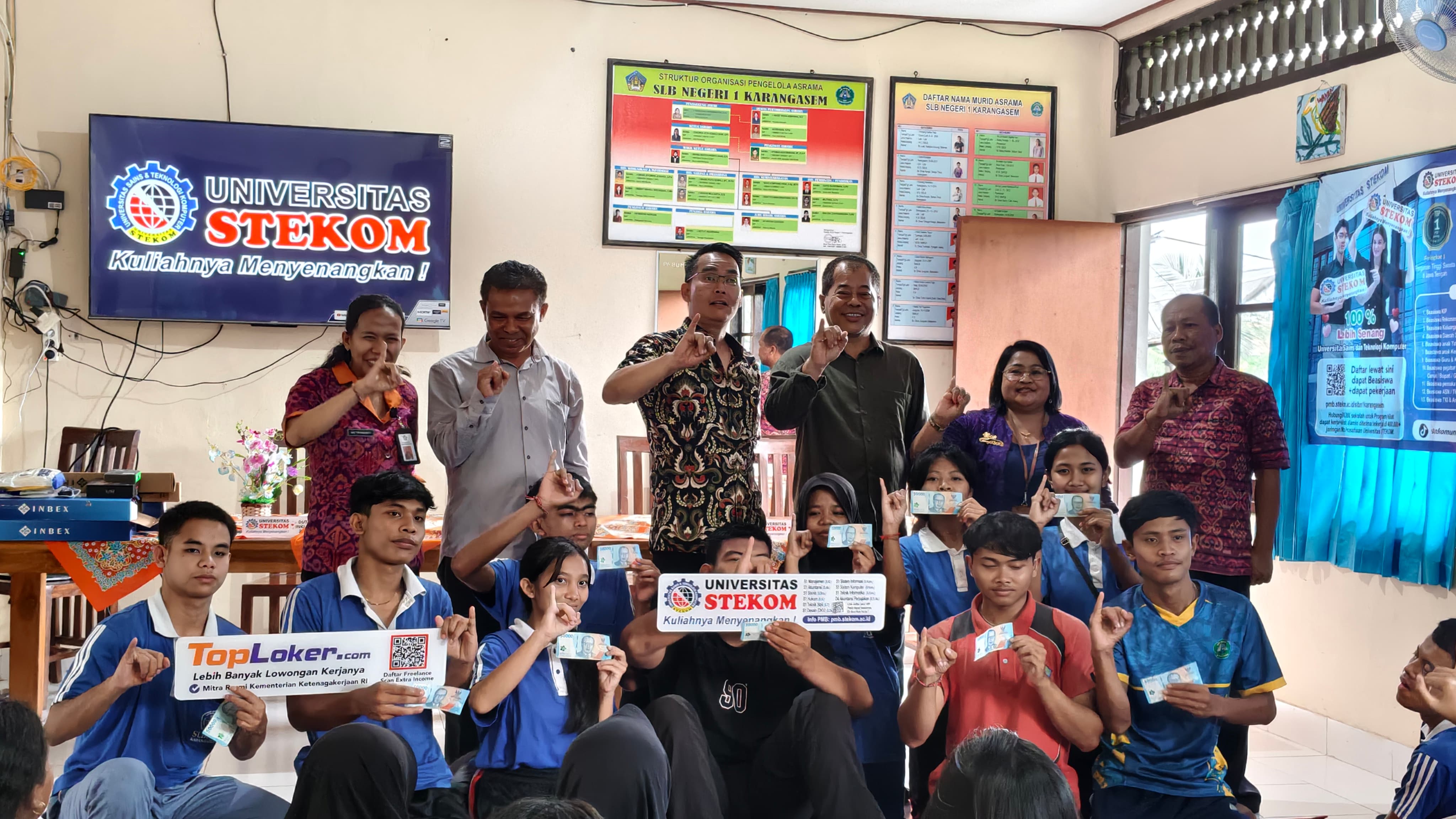 Universitas STEKOM Selenggarakan Tes Kecakapan Kerja Berjenjang bagi Siswa SLB Negeri Karangasem