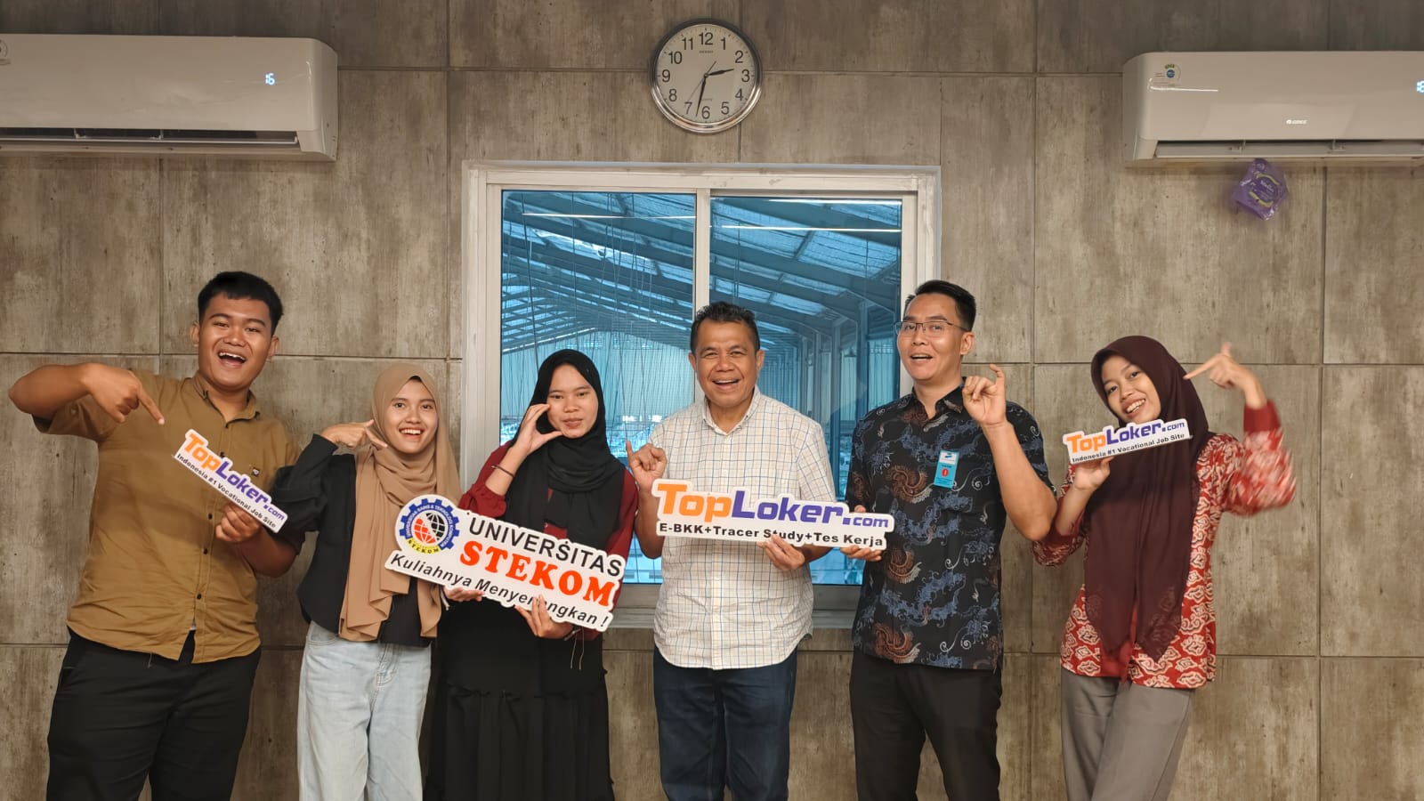 Universitas STEKOM Terima Dukungan Doorprize dari PT Sandang Asia Maju Abadi untuk Acara "Satu Hati untuk Inklusi"